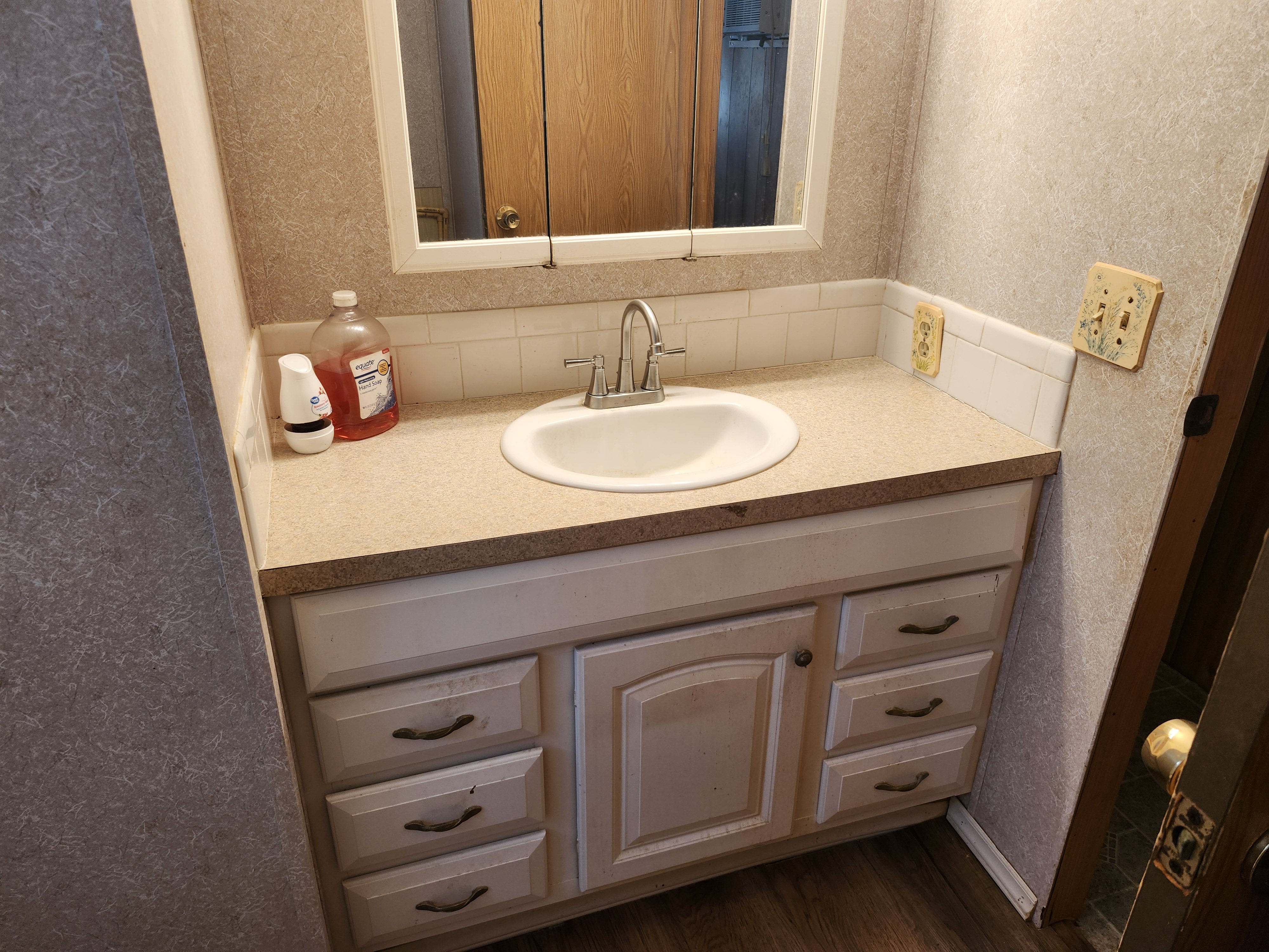 8 Beechwood Lane, Largo, Florida 33770, 1 Bedroom Bedrooms, ,1 BathroomBathrooms,55-Plus Mobile Home,For Sale,Beechwood Lane,4712