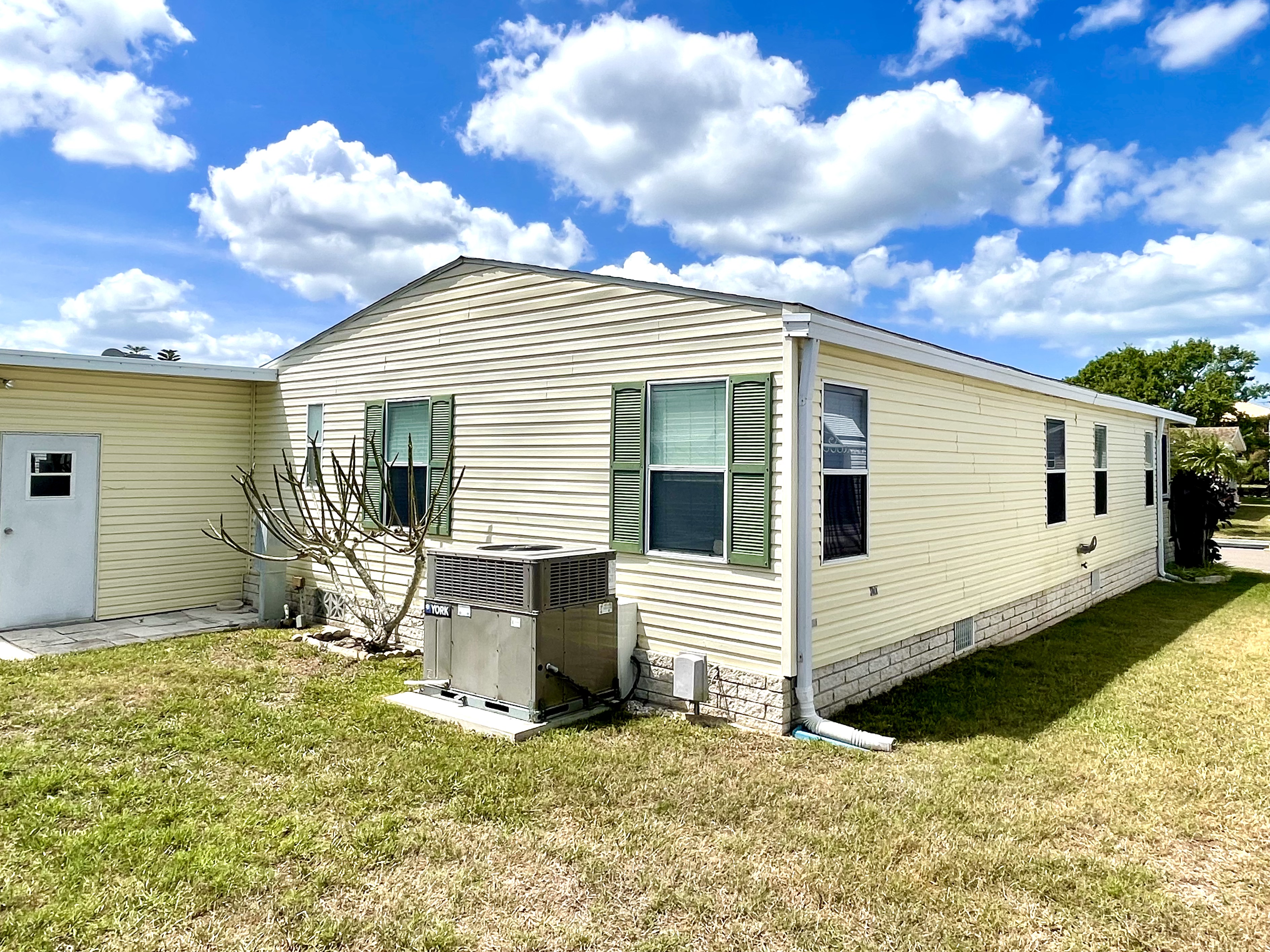 8710 26th Ave E, Palmetto, Florida 34221, 2 Bedrooms Bedrooms, ,2 BathroomsBathrooms,55-Plus Mobile Home,For Sale,26th Ave E,4725