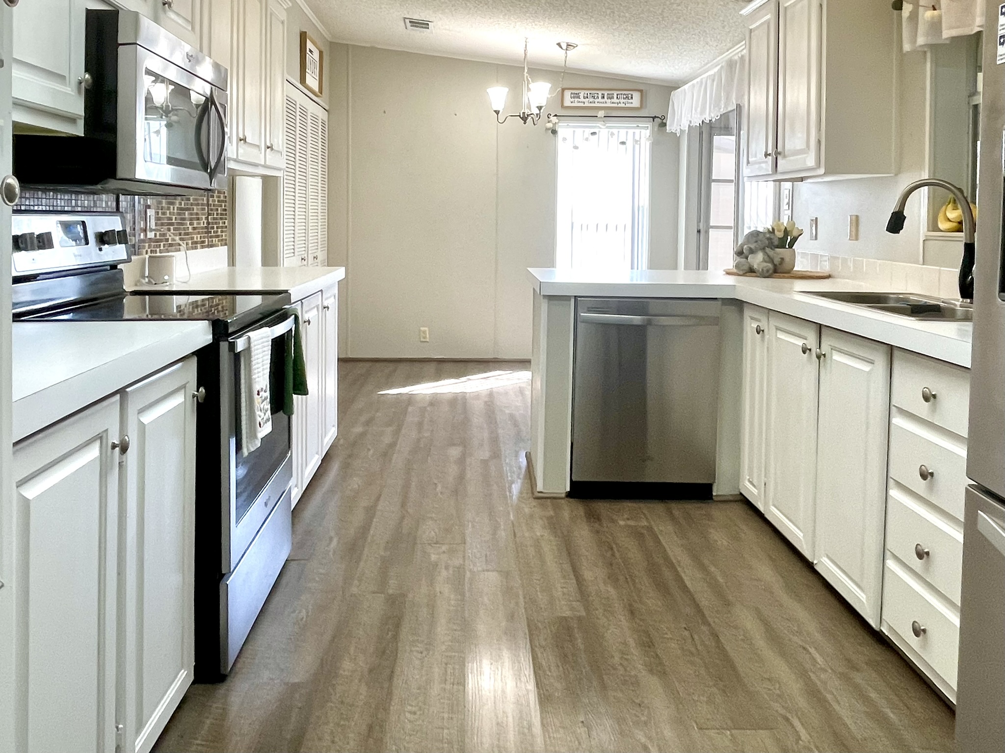 8704 27th Ave E, Palmetto, Florida 34221, 3 Bedrooms Bedrooms, ,2 BathroomsBathrooms,55-Plus Mobile Home,For Sale,27th Ave E,4732