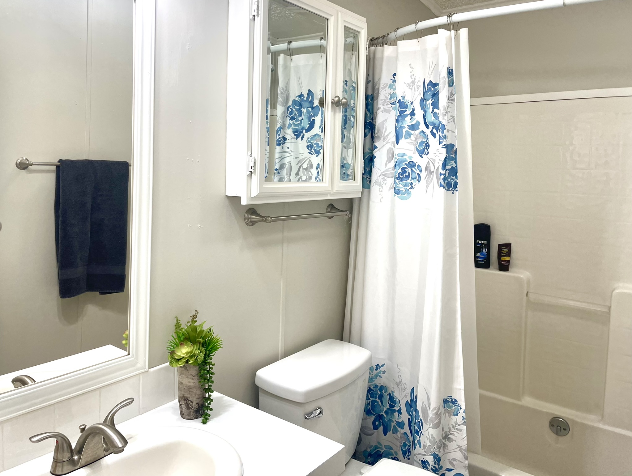 8704 27th Ave E, Palmetto, Florida 34221, 3 Bedrooms Bedrooms, ,2 BathroomsBathrooms,55-Plus Mobile Home,For Sale,27th Ave E,4732