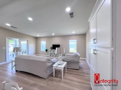 2934 Cimarron Cove, Sarasota, Florida 34234, 2 Bedrooms Bedrooms, ,2 BathroomsBathrooms,55-Plus Mobile Home,For Sale,Cimarron Cove,4737