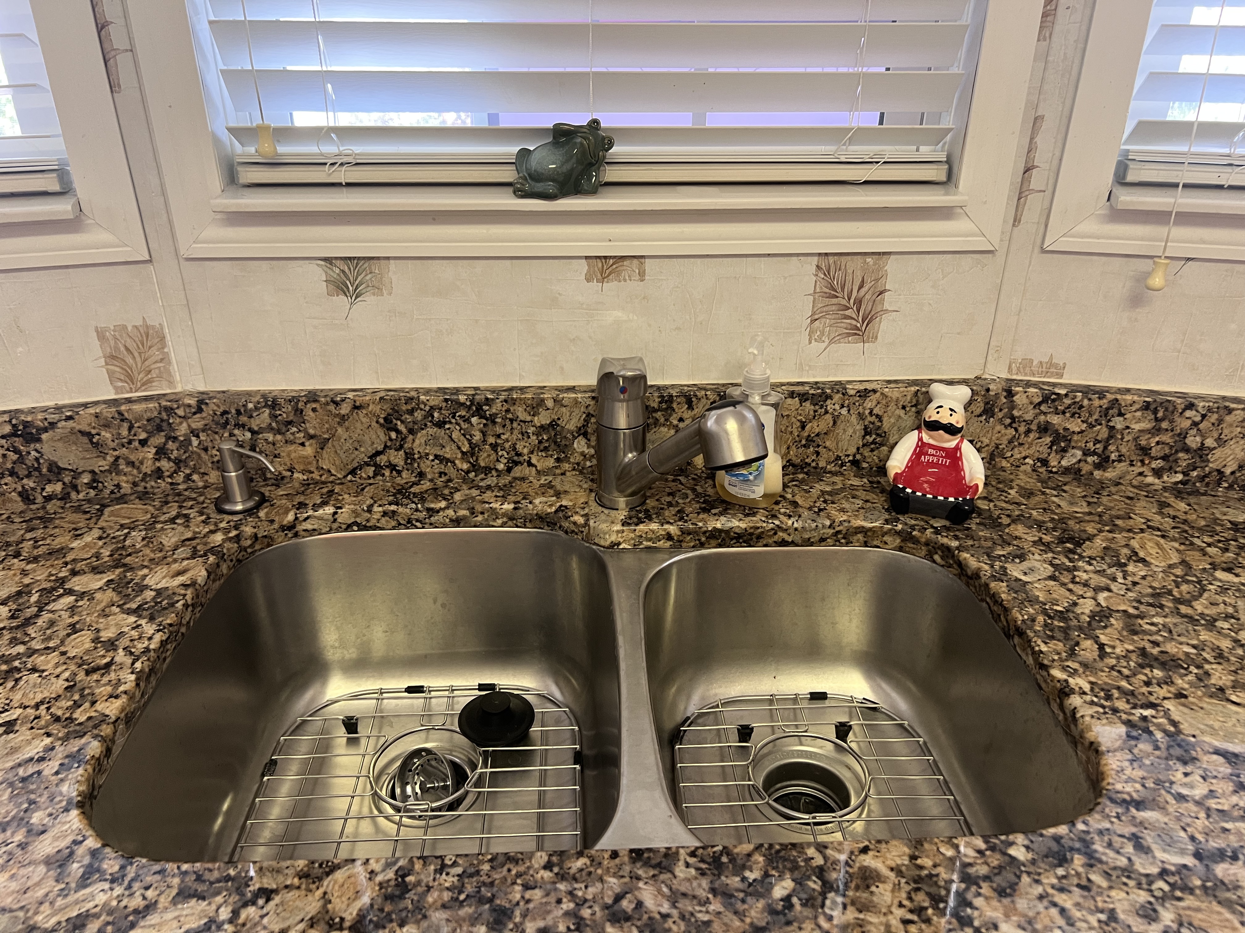 279 Lake Dr, Nokomis, Florida 34275, 2 Bedrooms Bedrooms, ,2 BathroomsBathrooms,55-Plus Mobile Home,For Sale,Lake Dr,4756