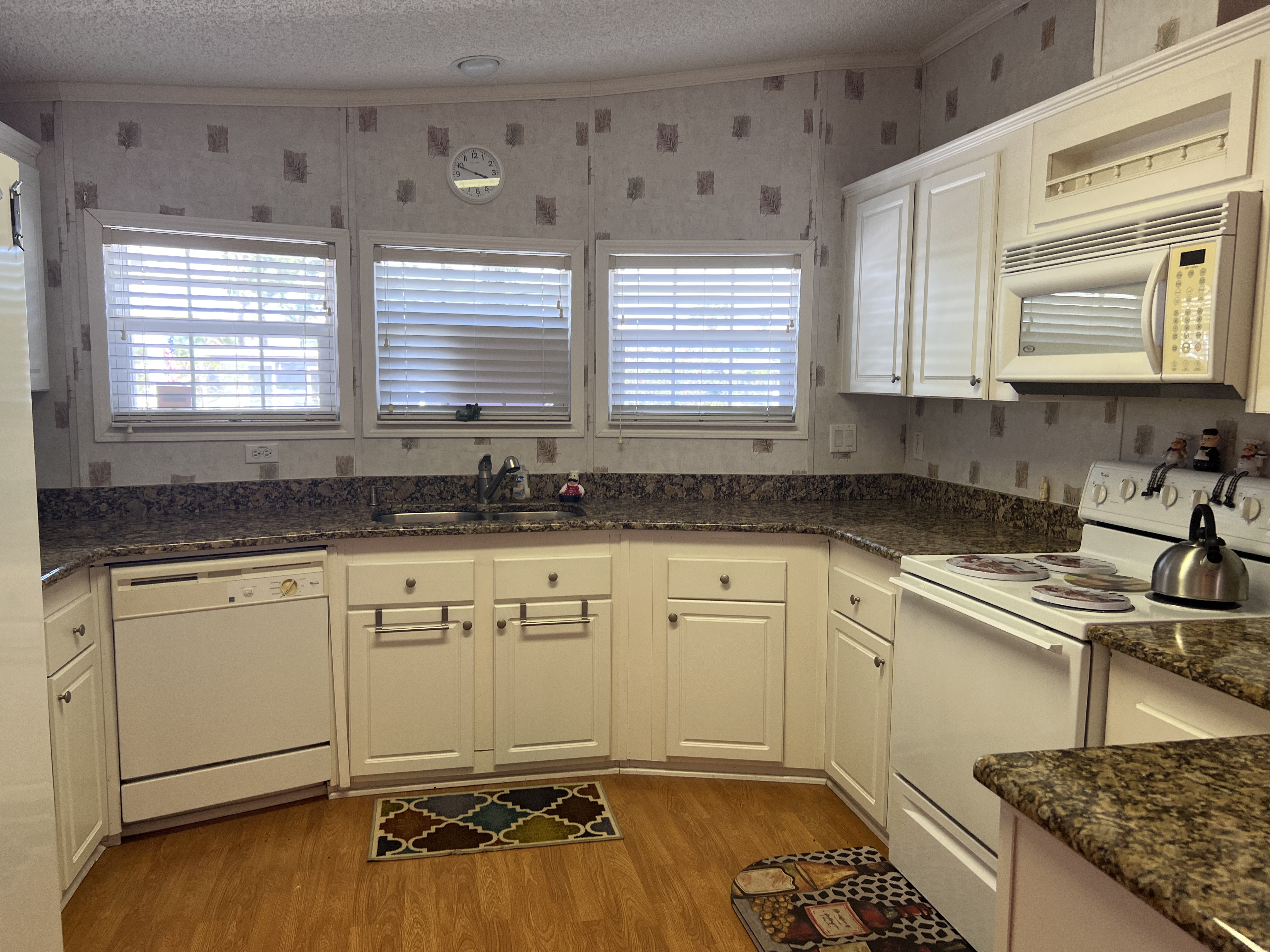 279 Lake Dr, Nokomis, Florida 34275, 2 Bedrooms Bedrooms, ,2 BathroomsBathrooms,55-Plus Mobile Home,For Sale,Lake Dr,4756