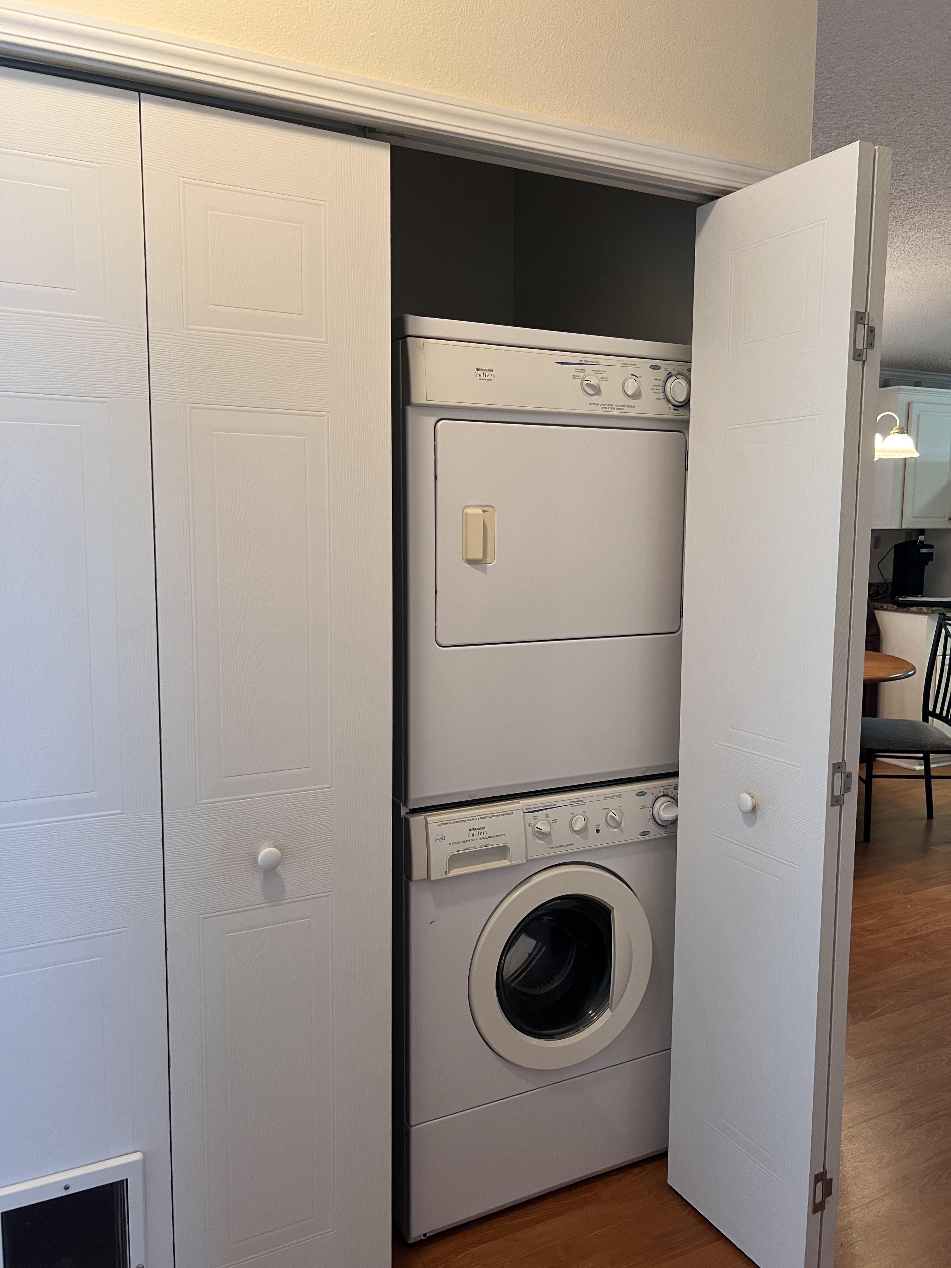 279 Lake Dr, Nokomis, Florida 34275, 2 Bedrooms Bedrooms, ,2 BathroomsBathrooms,55-Plus Mobile Home,For Sale,Lake Dr,4756