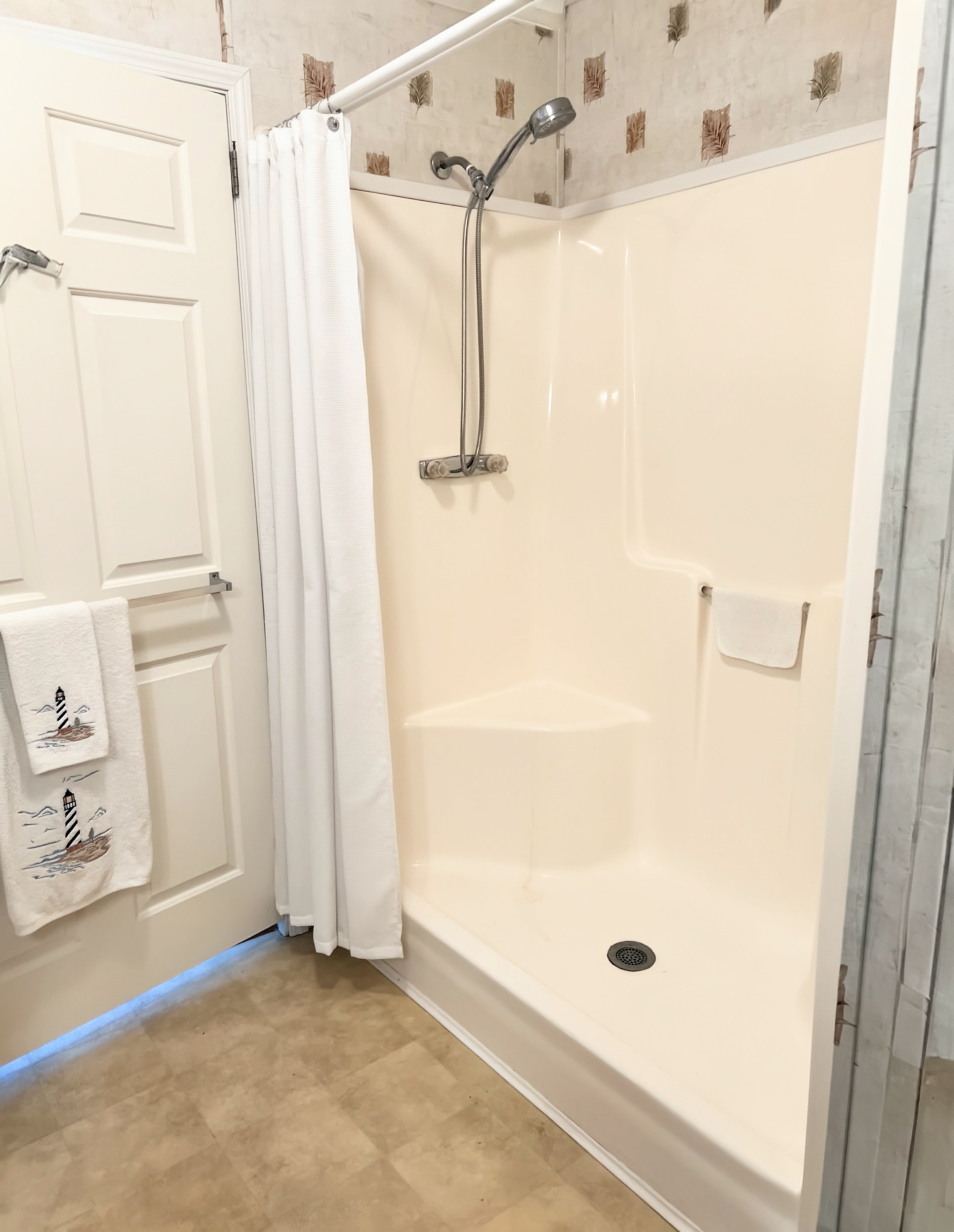 279 Lake Dr, Nokomis, Florida 34275, 2 Bedrooms Bedrooms, ,2 BathroomsBathrooms,55-Plus Mobile Home,For Sale,Lake Dr,4756