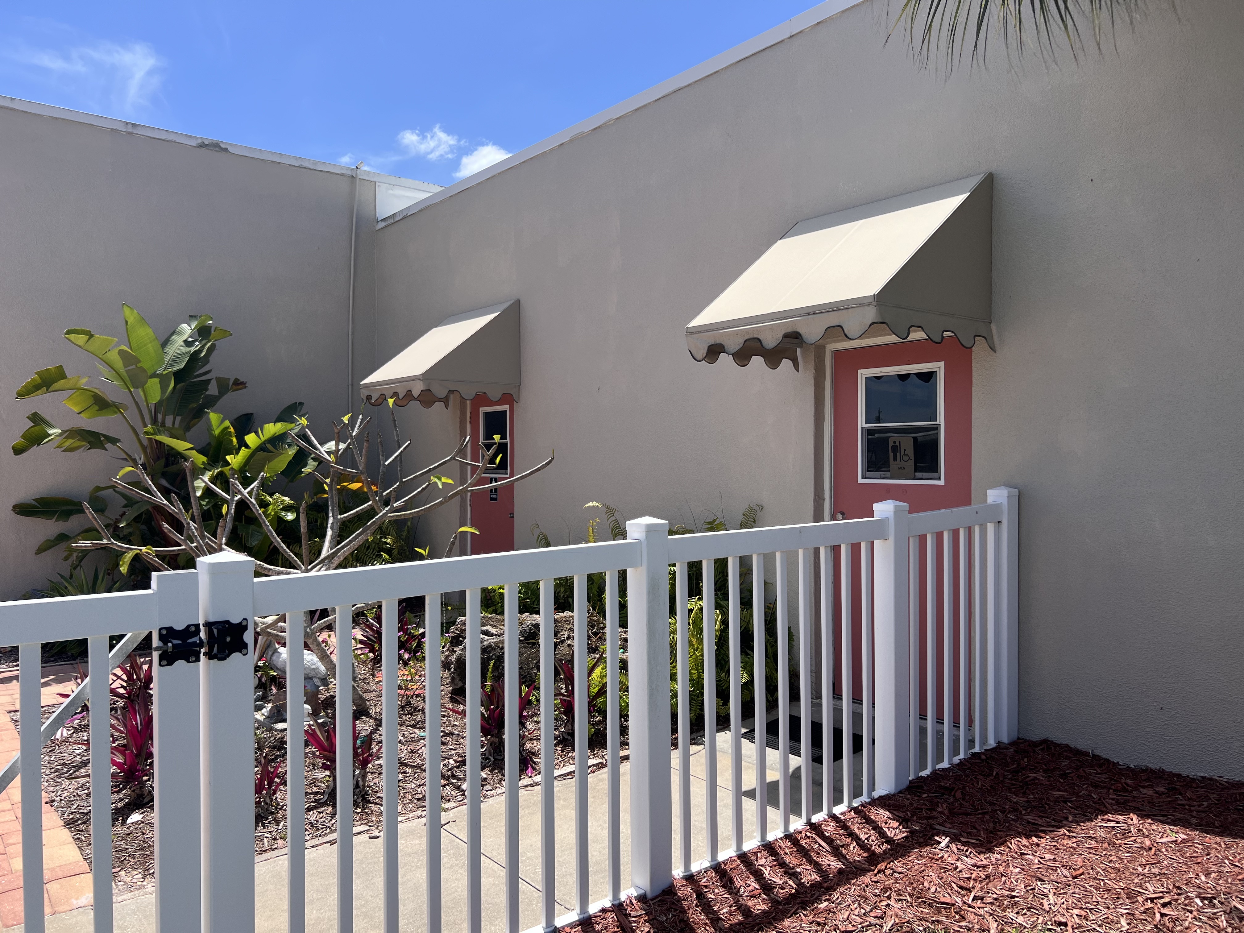 279 Lake Dr, Nokomis, Florida 34275, 2 Bedrooms Bedrooms, ,2 BathroomsBathrooms,55-Plus Mobile Home,For Sale,Lake Dr,4756