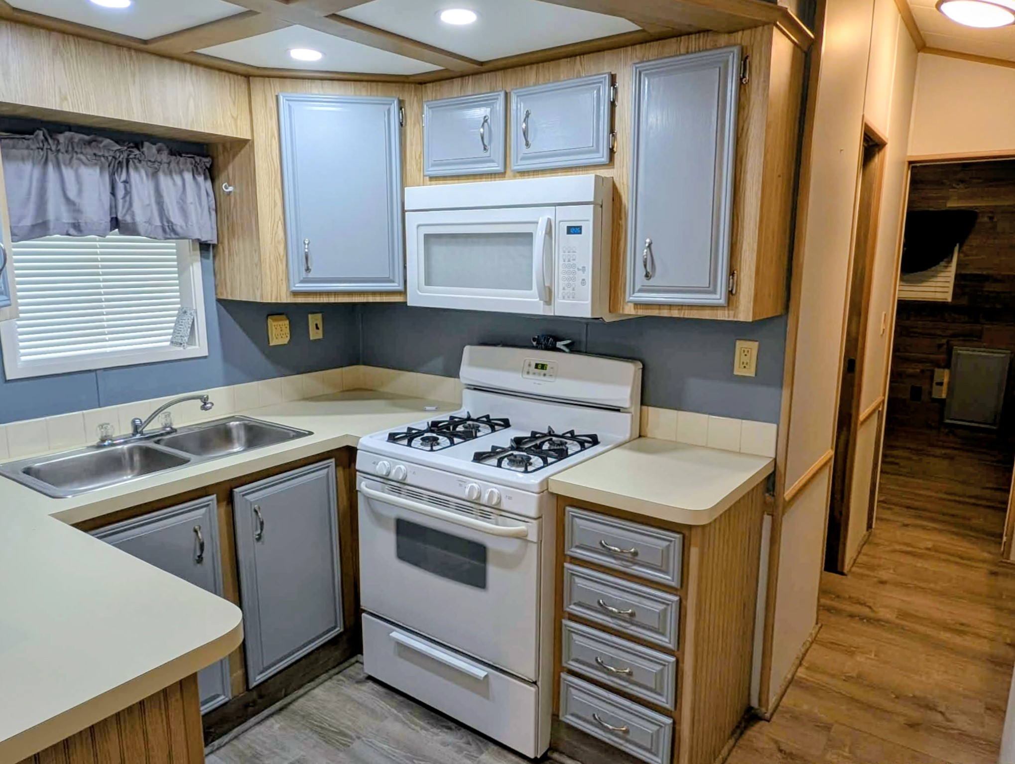6129 Coach House Circle, Ruskin, Florida 33570, 1 Bedroom Bedrooms, ,1 BathroomBathrooms,55-Plus Mobile Home,For Sale,Coach House Circle,4761