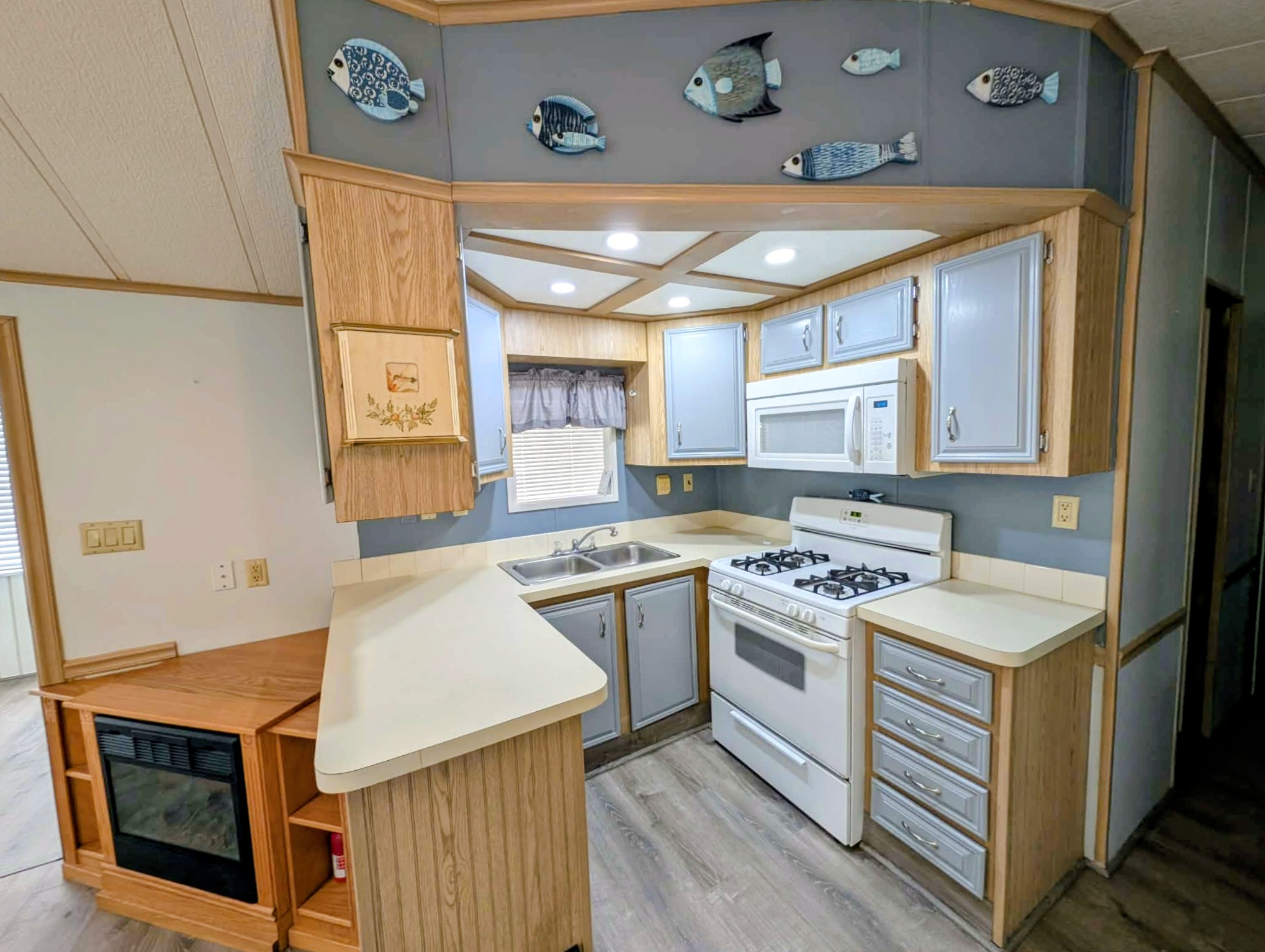 6129 Coach House Circle, Ruskin, Florida 33570, 1 Bedroom Bedrooms, ,1 BathroomBathrooms,55-Plus Mobile Home,For Sale,Coach House Circle,4761
