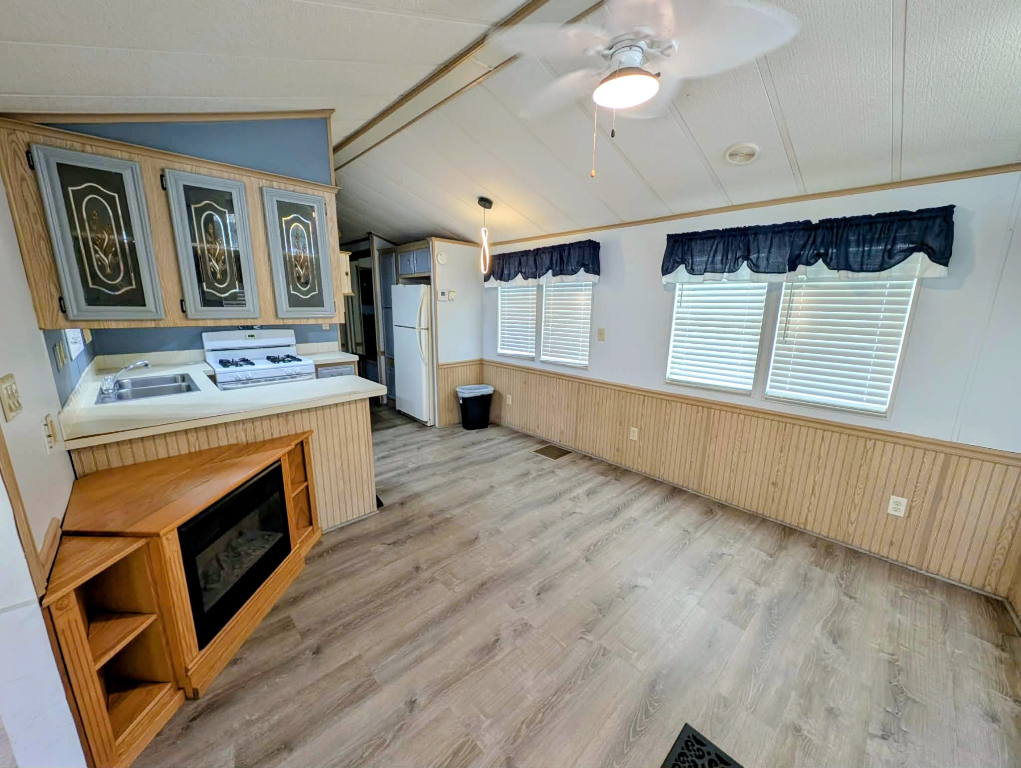 6129 Coach House Circle, Ruskin, Florida 33570, 1 Bedroom Bedrooms, ,1 BathroomBathrooms,55-Plus Mobile Home,For Sale,Coach House Circle,4761