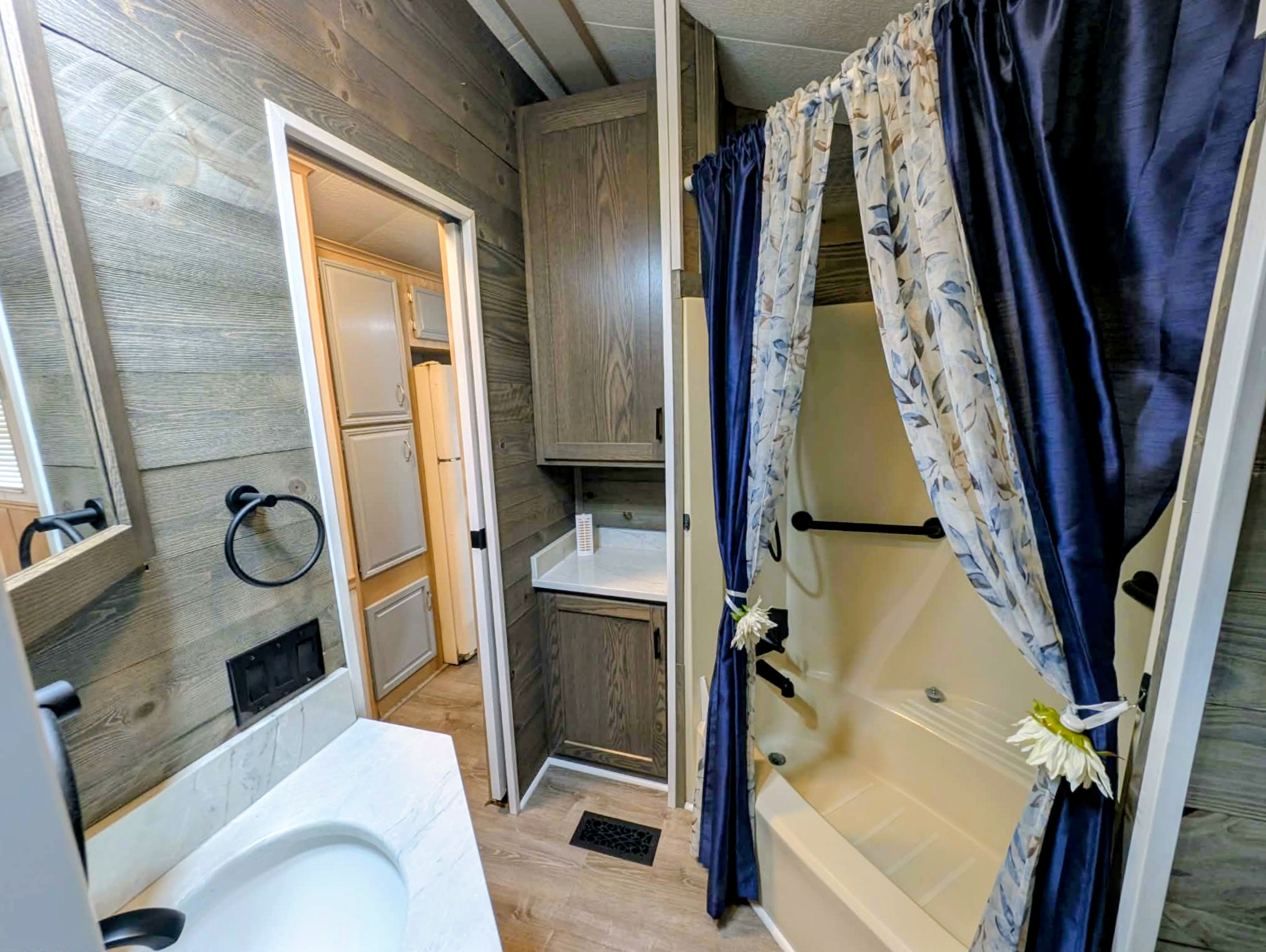 6129 Coach House Circle, Ruskin, Florida 33570, 1 Bedroom Bedrooms, ,1 BathroomBathrooms,55-Plus Mobile Home,For Sale,Coach House Circle,4761