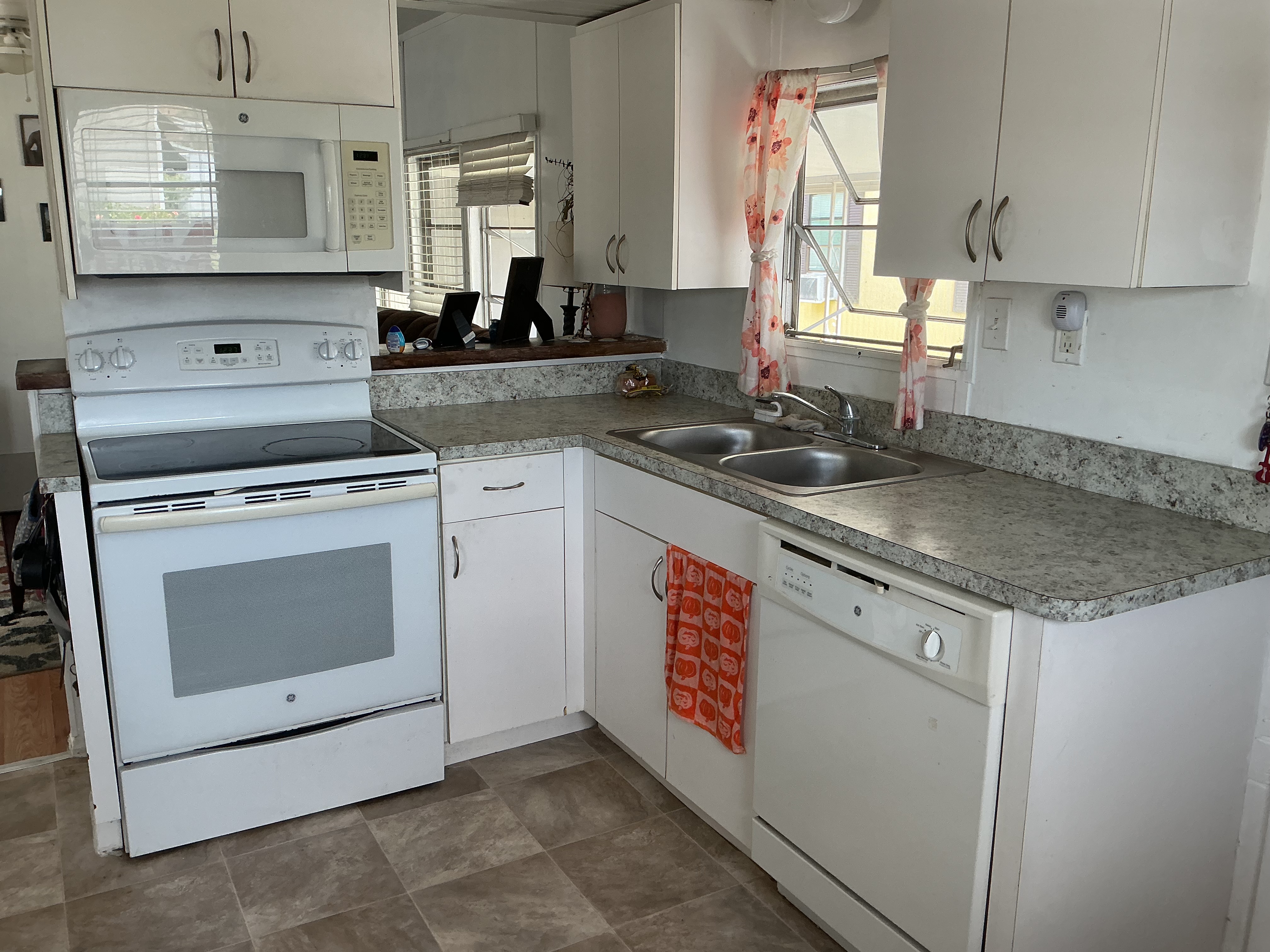 2550 State Rd 580, Lot 333, Clearwater, Florida 33761, 2 Bedrooms Bedrooms, ,1 BathroomBathrooms,55-Plus Mobile Home,For Sale,State Rd 580, Lot 333,4766