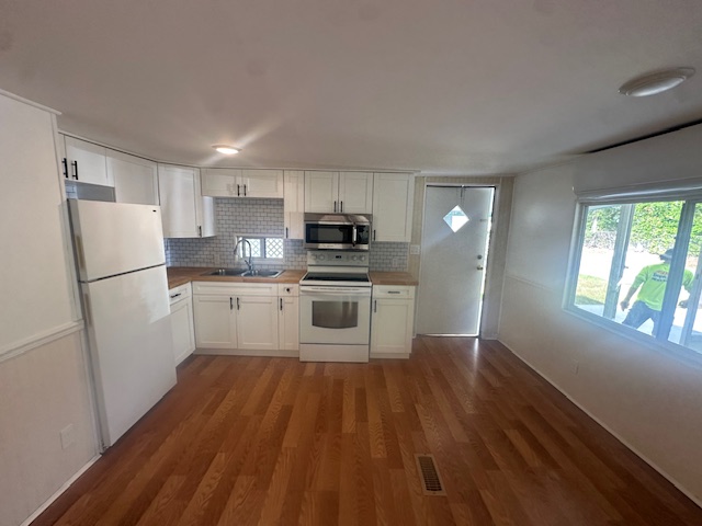 5507 Pinecrest Dr, New Port Richey, Florida 34653, 2 Bedrooms Bedrooms, ,1 BathroomBathrooms,55-Plus Mobile Home,For Sale,Pinecrest Dr,4769