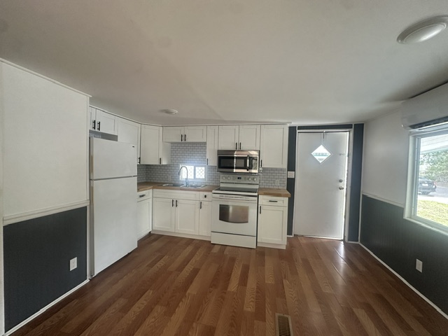 5507 Pinecrest Dr, New Port Richey, Florida 34653, 2 Bedrooms Bedrooms, ,1 BathroomBathrooms,55-Plus Mobile Home,For Sale,Pinecrest Dr,4769