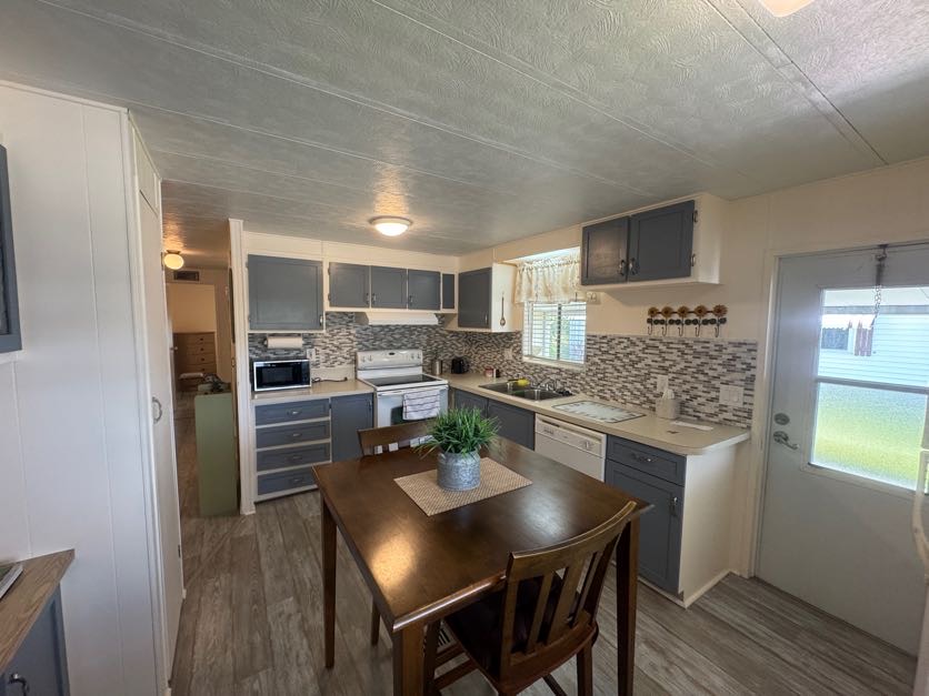 460 Sunset Circle S, Ellenton, Florida 34222, 2 Bedrooms Bedrooms, ,2 BathroomsBathrooms,55-Plus Mobile Home,For Sale,Sunset Circle S,4776