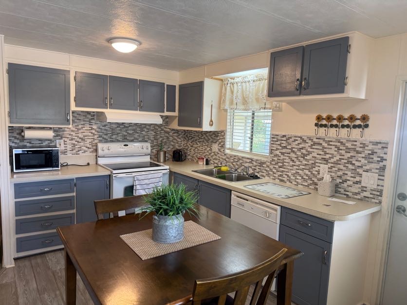 460 Sunset Circle S, Ellenton, Florida 34222, 2 Bedrooms Bedrooms, ,2 BathroomsBathrooms,55-Plus Mobile Home,For Sale,Sunset Circle S,4776