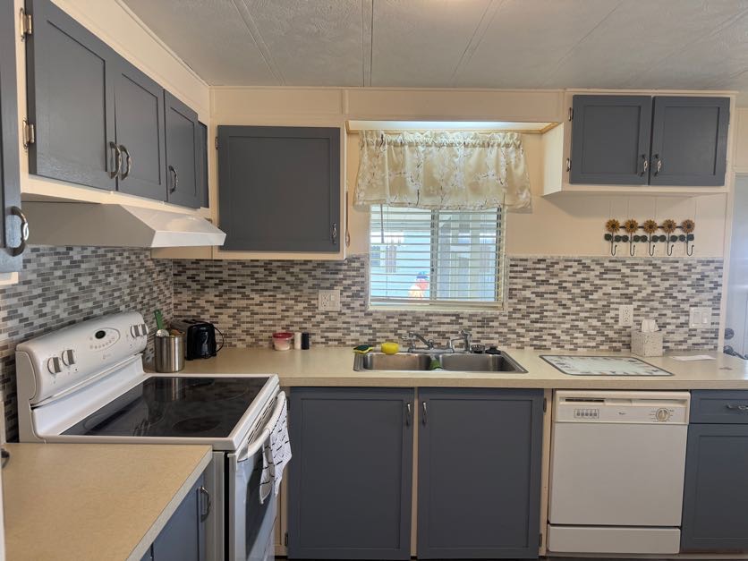 460 Sunset Circle S, Ellenton, Florida 34222, 2 Bedrooms Bedrooms, ,2 BathroomsBathrooms,55-Plus Mobile Home,For Sale,Sunset Circle S,4776