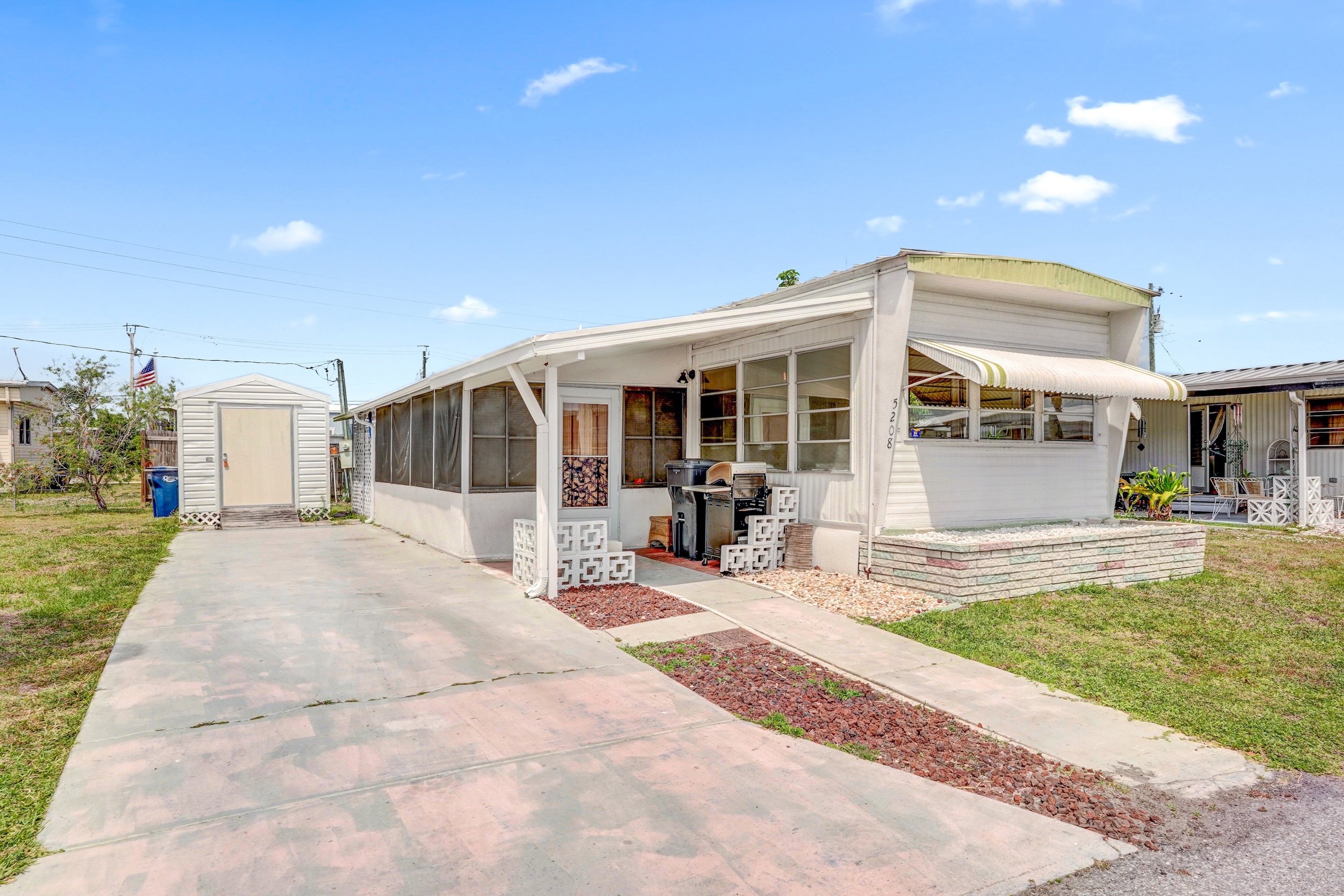 5208 5th St Circle West, Bradenton, Florida 34207, 1 Bedroom Bedrooms, ,1 BathroomBathrooms,55-Plus Mobile Home,For Sale,5th St Circle West,4780