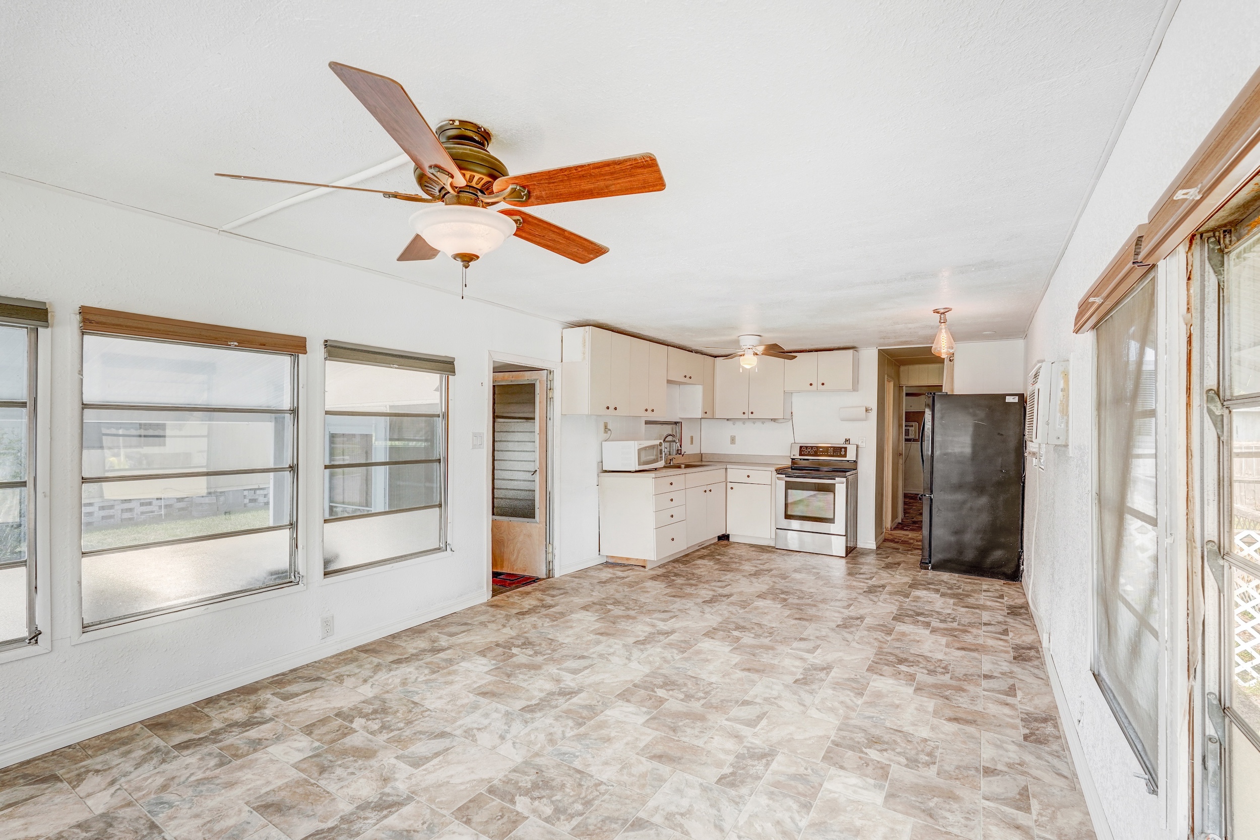 5208 5th St Circle West, Bradenton, Florida 34207, 1 Bedroom Bedrooms, ,1 BathroomBathrooms,55-Plus Mobile Home,For Sale,5th St Circle West,4780