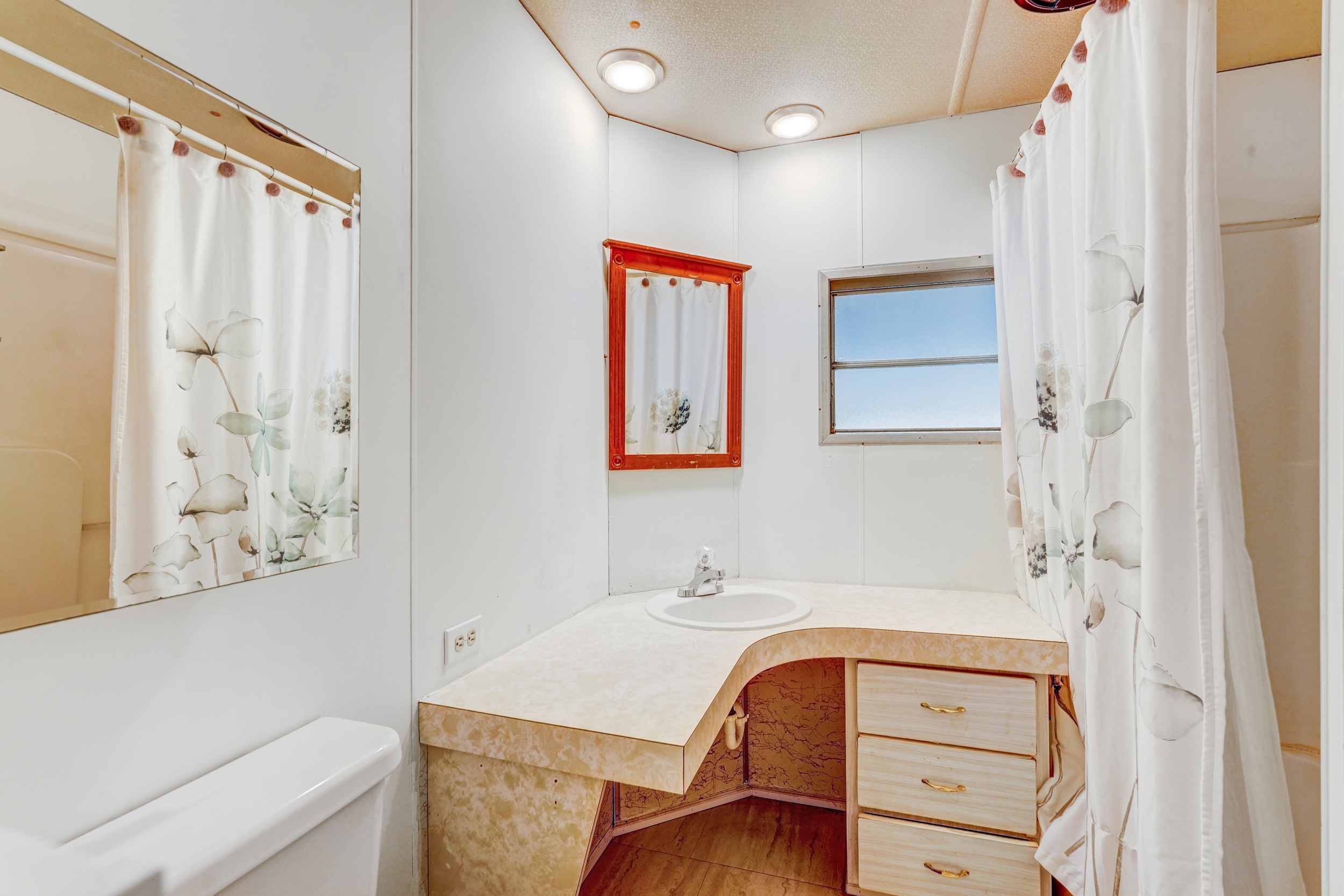 5208 5th St Circle West, Bradenton, Florida 34207, 1 Bedroom Bedrooms, ,1 BathroomBathrooms,55-Plus Mobile Home,For Sale,5th St Circle West,4780