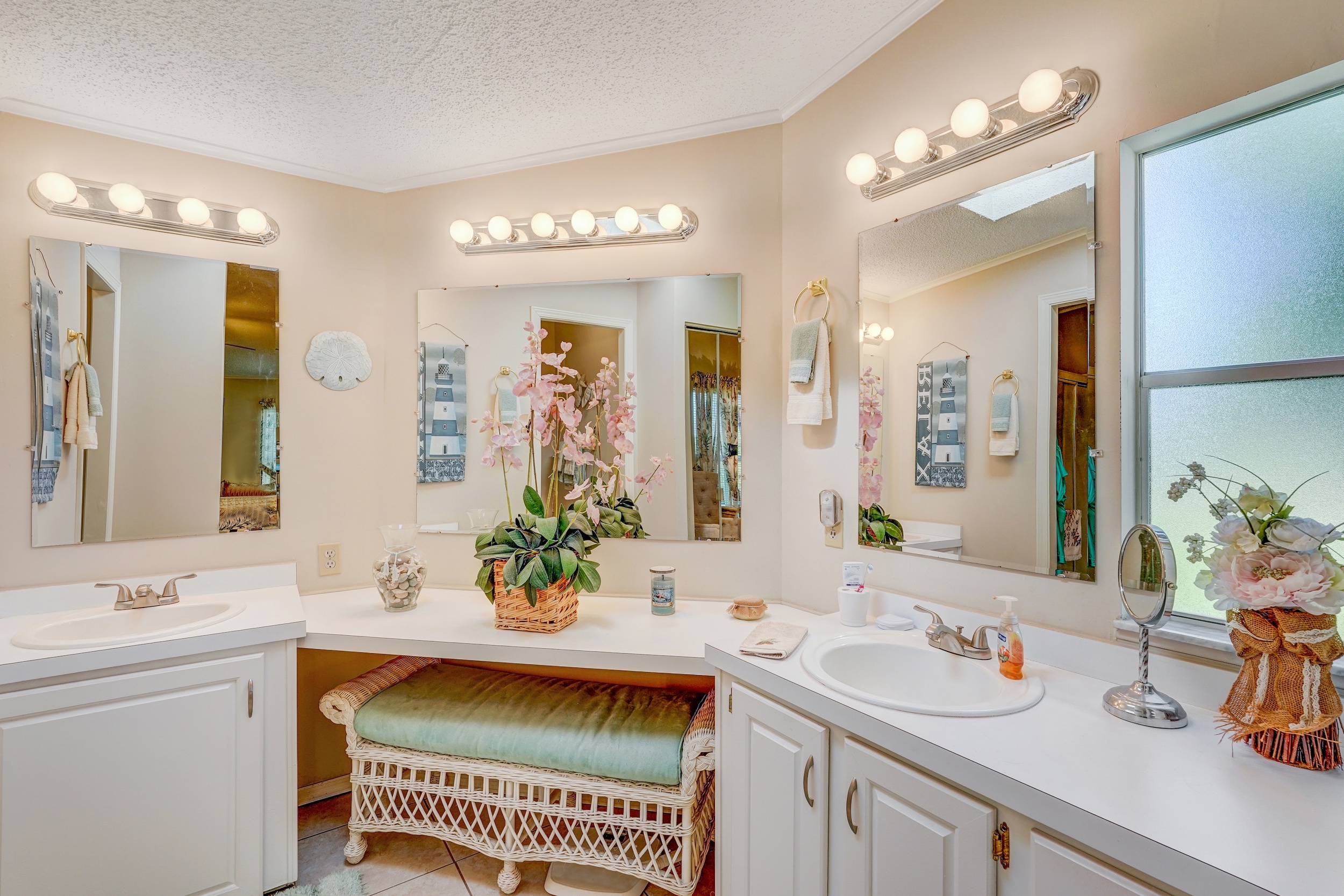 8717 26th Ave E, Palmetto, Florida 342221, 2 Bedrooms Bedrooms, ,2 BathroomsBathrooms,55-Plus Mobile Home,For Sale,26th Ave E,4784