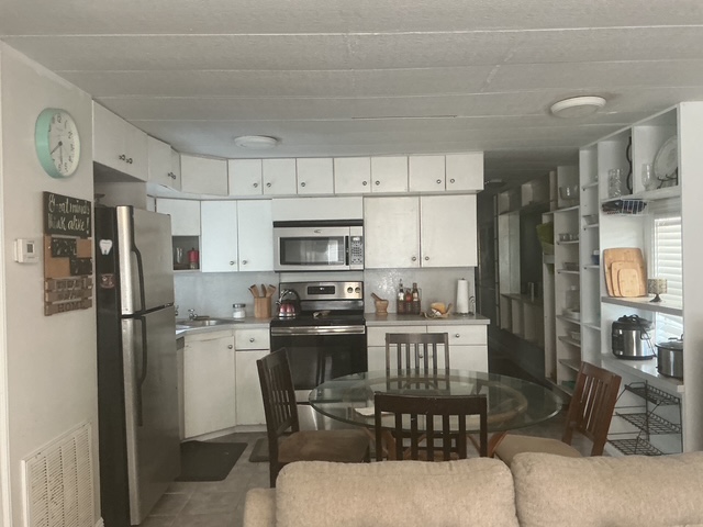 6030 150th Ave N, Lot 11, Clearwater, Florida 33760, 3 Bedrooms Bedrooms, ,3 BathroomsBathrooms,55-Plus Mobile Home,For Sale,150th Ave N, Lot 11,4797