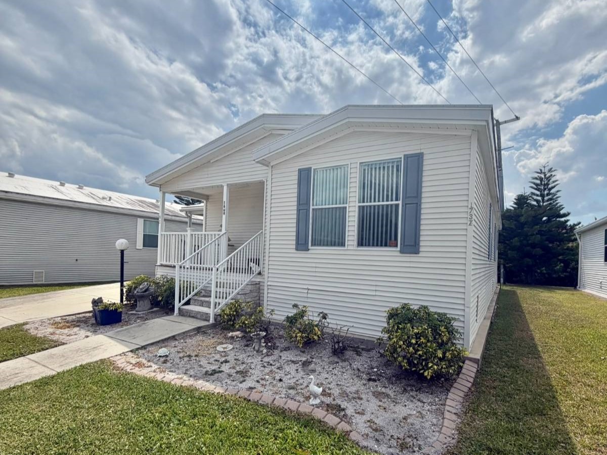 5604 Whistling Tree Lane, Bradenton, Florida 34203, 2 Bedrooms Bedrooms, ,2 BathroomsBathrooms,55-Plus Mobile Home,For Sale,Whistling Tree Lane,4803