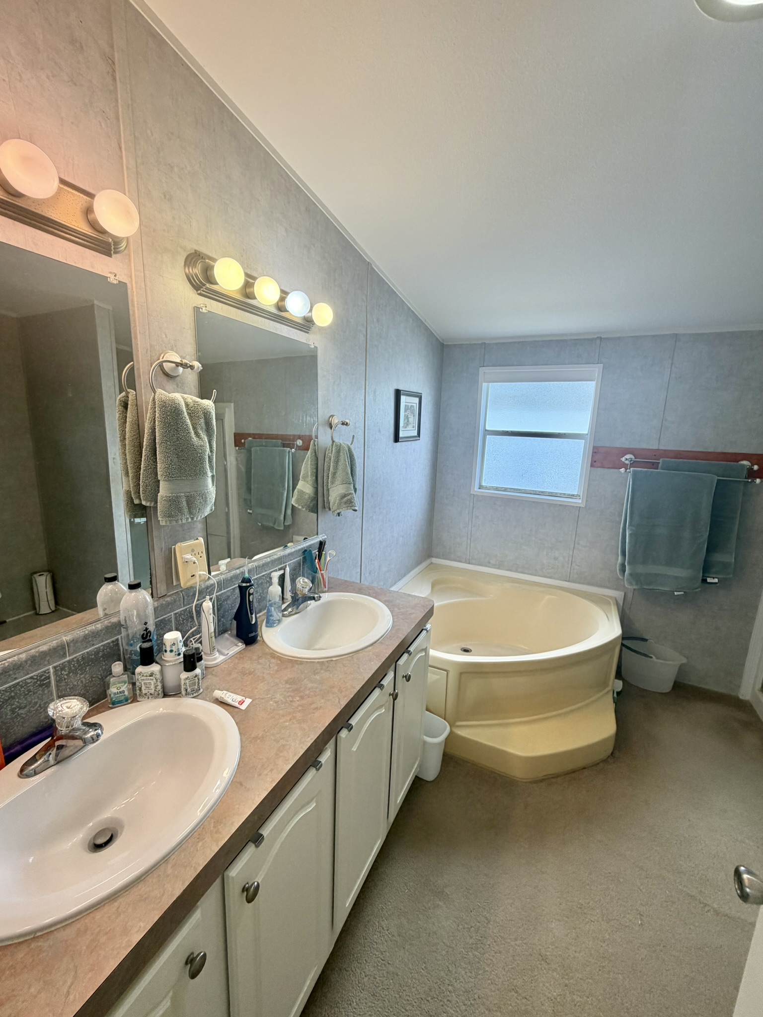 5604 Whistling Tree Lane, Bradenton, Florida 34203, 2 Bedrooms Bedrooms, ,2 BathroomsBathrooms,55-Plus Mobile Home,For Sale,Whistling Tree Lane,4803