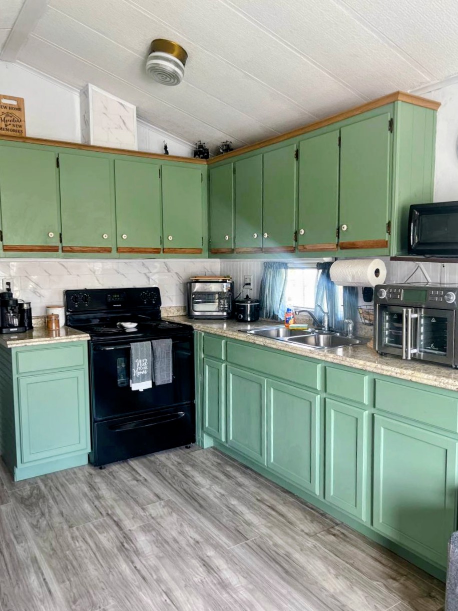 220 White Squirrel Circle, Ruskin, Florida 33570, 1 Bedroom Bedrooms, ,1 BathroomBathrooms,All - Age Mobile Home,For Sale,White Squirrel Circle,4828