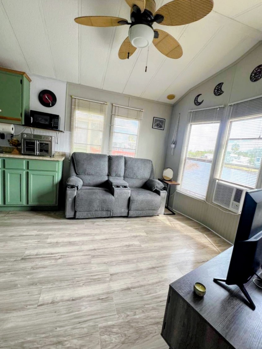 220 White Squirrel Circle, Ruskin, Florida 33570, 1 Bedroom Bedrooms, ,1 BathroomBathrooms,All - Age Mobile Home,For Sale,White Squirrel Circle,4828