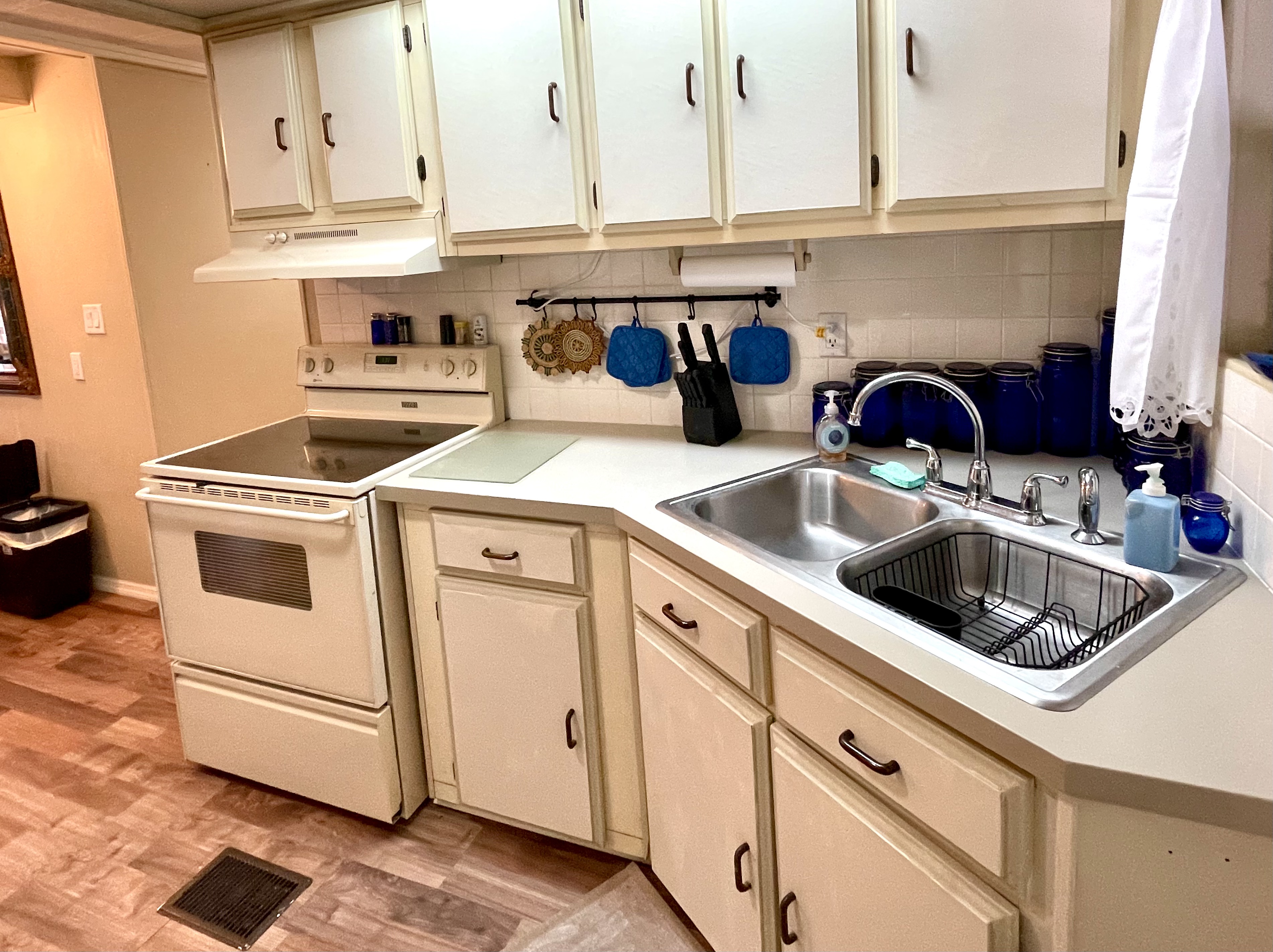 556 Montego Lane, Ellenton, Florida 34222, 2 Bedrooms Bedrooms, ,2 BathroomsBathrooms,55-Plus Mobile Home,For Sale,Montego Lane,4830