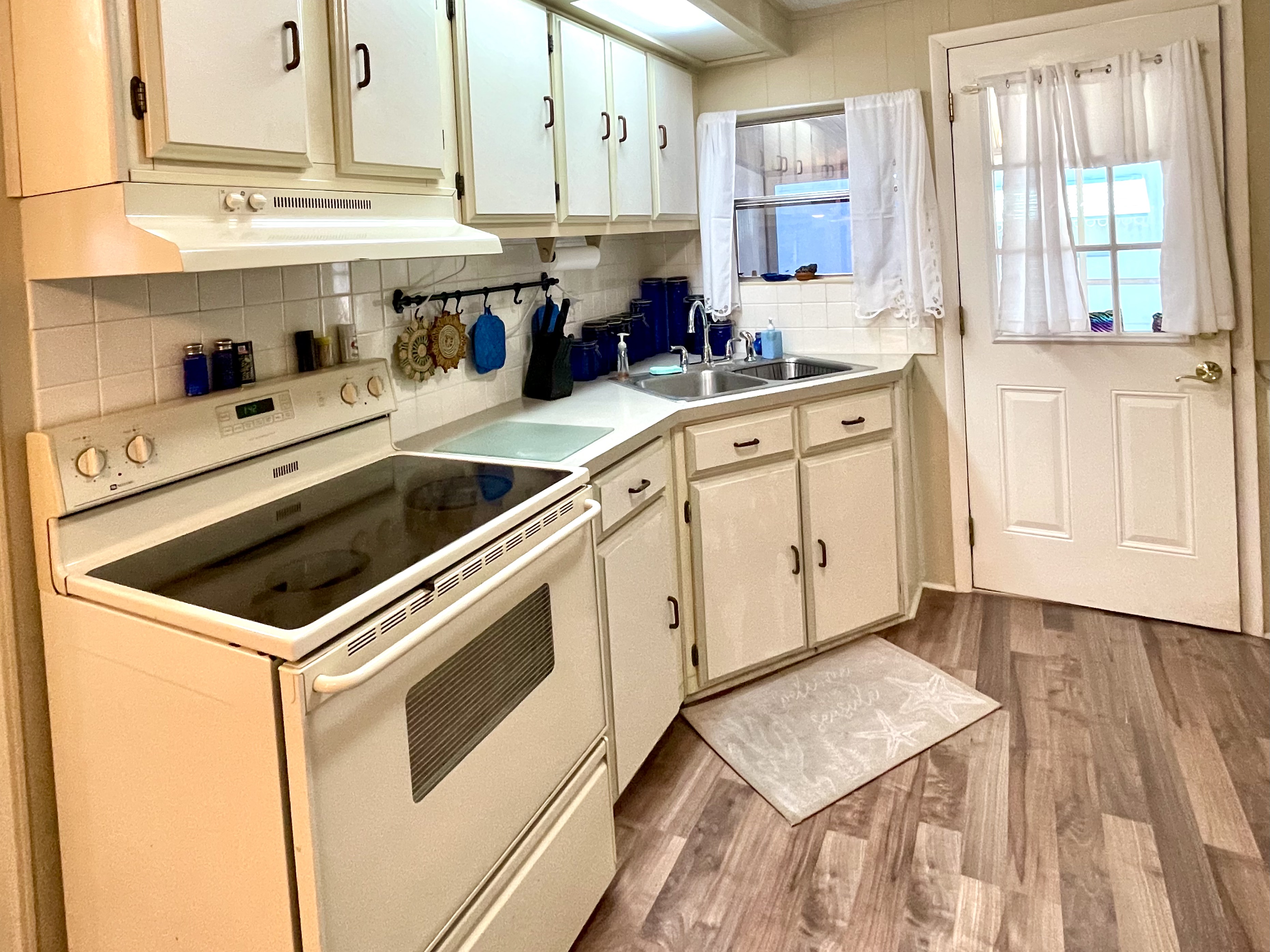 556 Montego Lane, Ellenton, Florida 34222, 2 Bedrooms Bedrooms, ,2 BathroomsBathrooms,55-Plus Mobile Home,For Sale,Montego Lane,4830