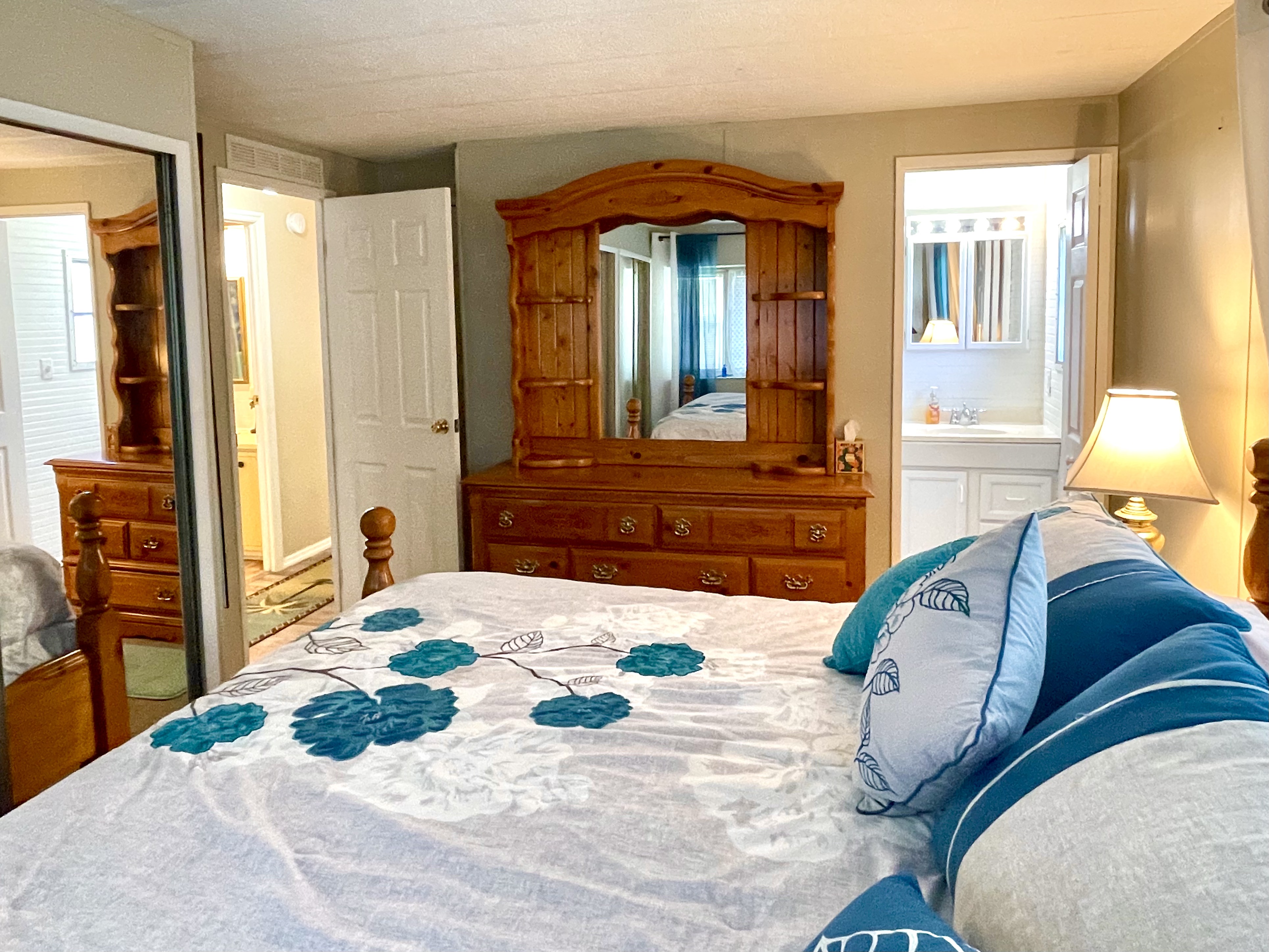 556 Montego Lane, Ellenton, Florida 34222, 2 Bedrooms Bedrooms, ,2 BathroomsBathrooms,55-Plus Mobile Home,For Sale,Montego Lane,4830