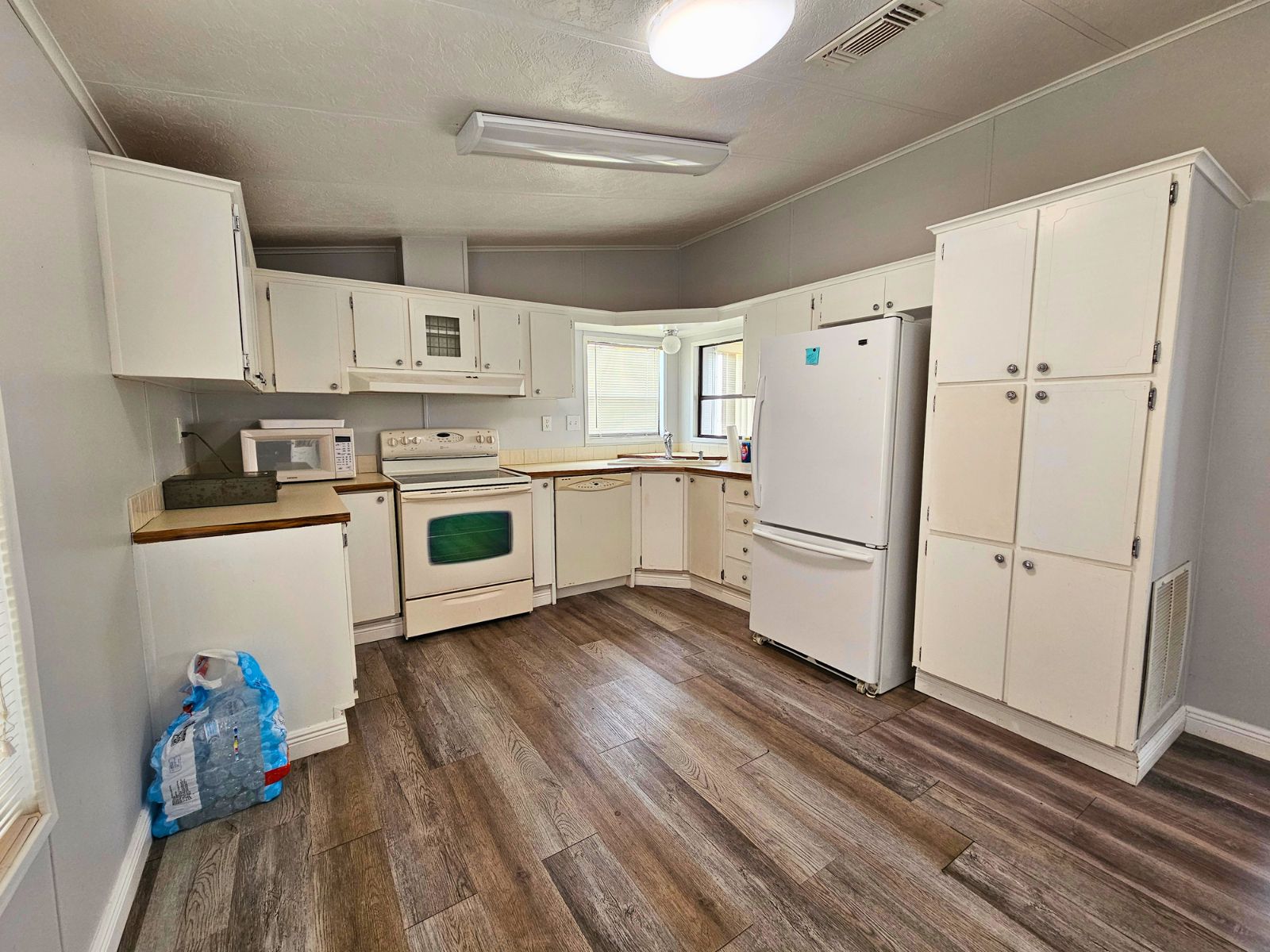 8203 Limetree Way, Ellenton, Florida 34222, 2 Bedrooms Bedrooms, ,2 BathroomsBathrooms,55-Plus Mobile Home,For Sale,Limetree Way,4840