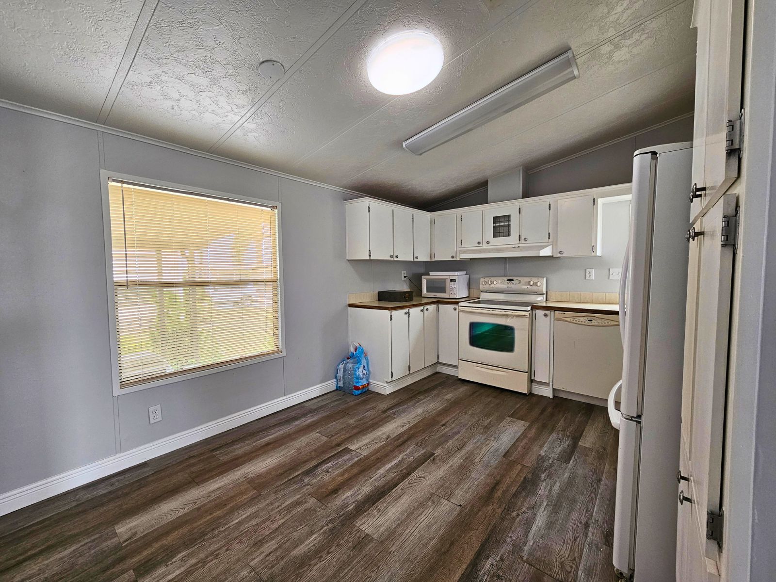 8203 Limetree Way, Ellenton, Florida 34222, 2 Bedrooms Bedrooms, ,2 BathroomsBathrooms,55-Plus Mobile Home,For Sale,Limetree Way,4840
