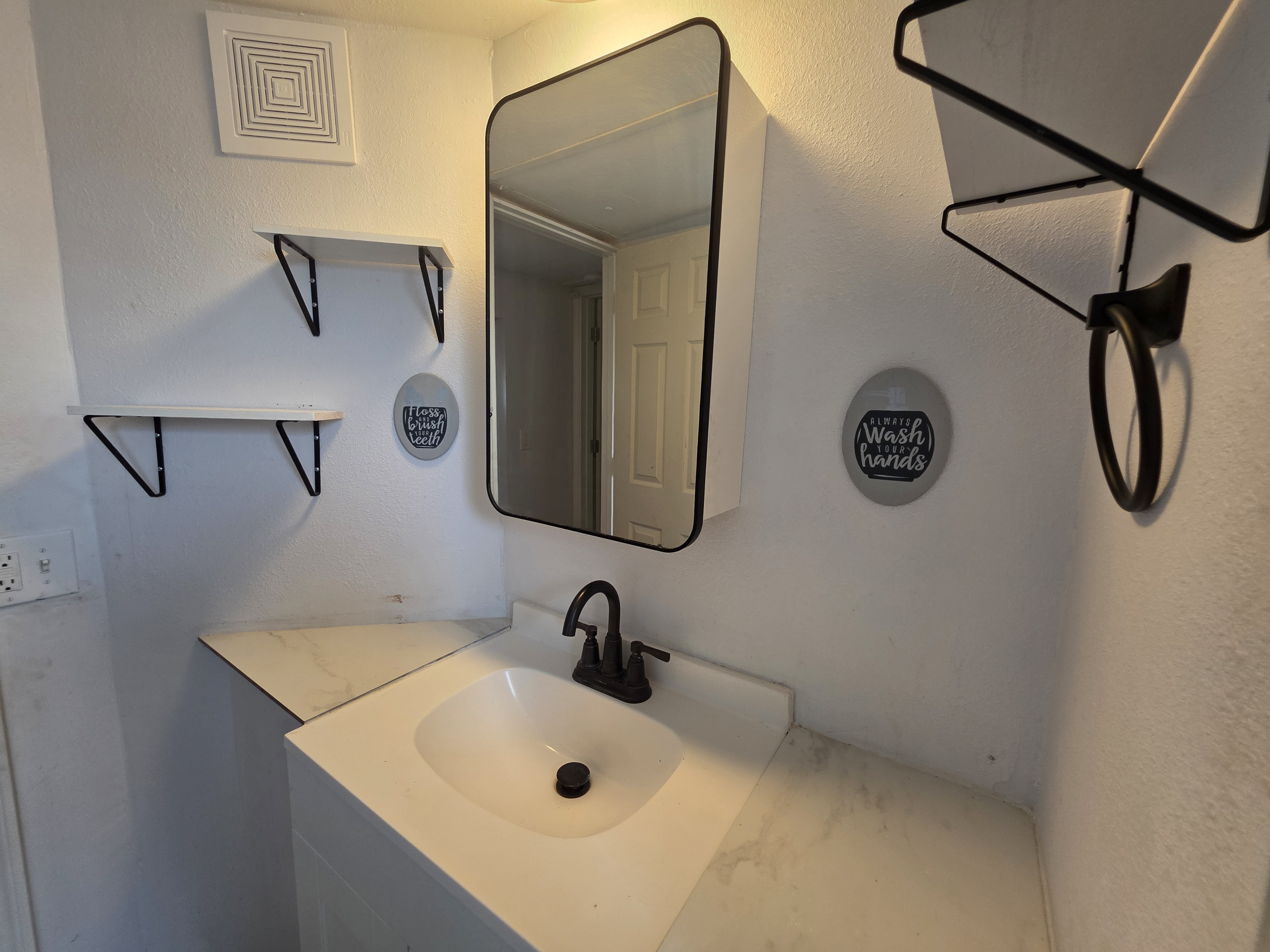 5611 Bayshore Rd, Lot 107, Palmetto, Florida 34221, 2 Bedrooms Bedrooms, ,1.5 BathroomsBathrooms,55-Plus Mobile Home,For Sale,Bayshore Rd, Lot 107,4841