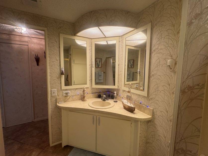 8108 Lakeshore Drive, Ellenton, Florida 34222, 2 Bedrooms Bedrooms, ,2 BathroomsBathrooms,55-Plus Mobile Home,For Sale,Lakeshore Drive,4844