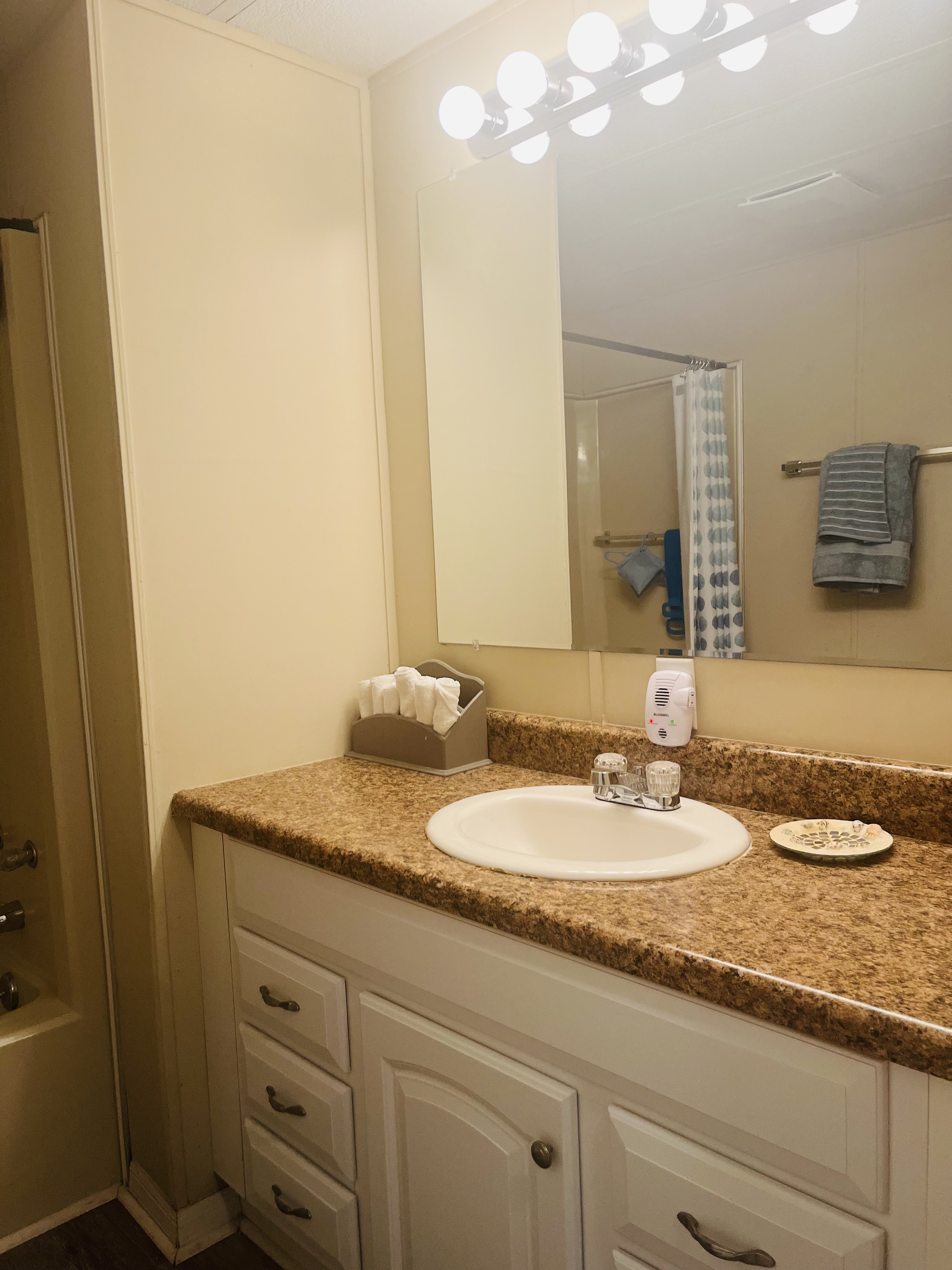 100 Hampton Rd, Lot 6, Clearwater, Florida 33759, 2 Bedrooms Bedrooms, ,2 BathroomsBathrooms,55-Plus Mobile Home,For Sale,Hampton Rd, Lot 6,4847