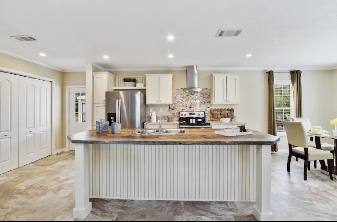 100 Hampton Rd, Lot 6, Clearwater, Florida 33759, 2 Bedrooms Bedrooms, ,2 BathroomsBathrooms,55-Plus Mobile Home,For Sale,Hampton Rd, Lot 6,4847