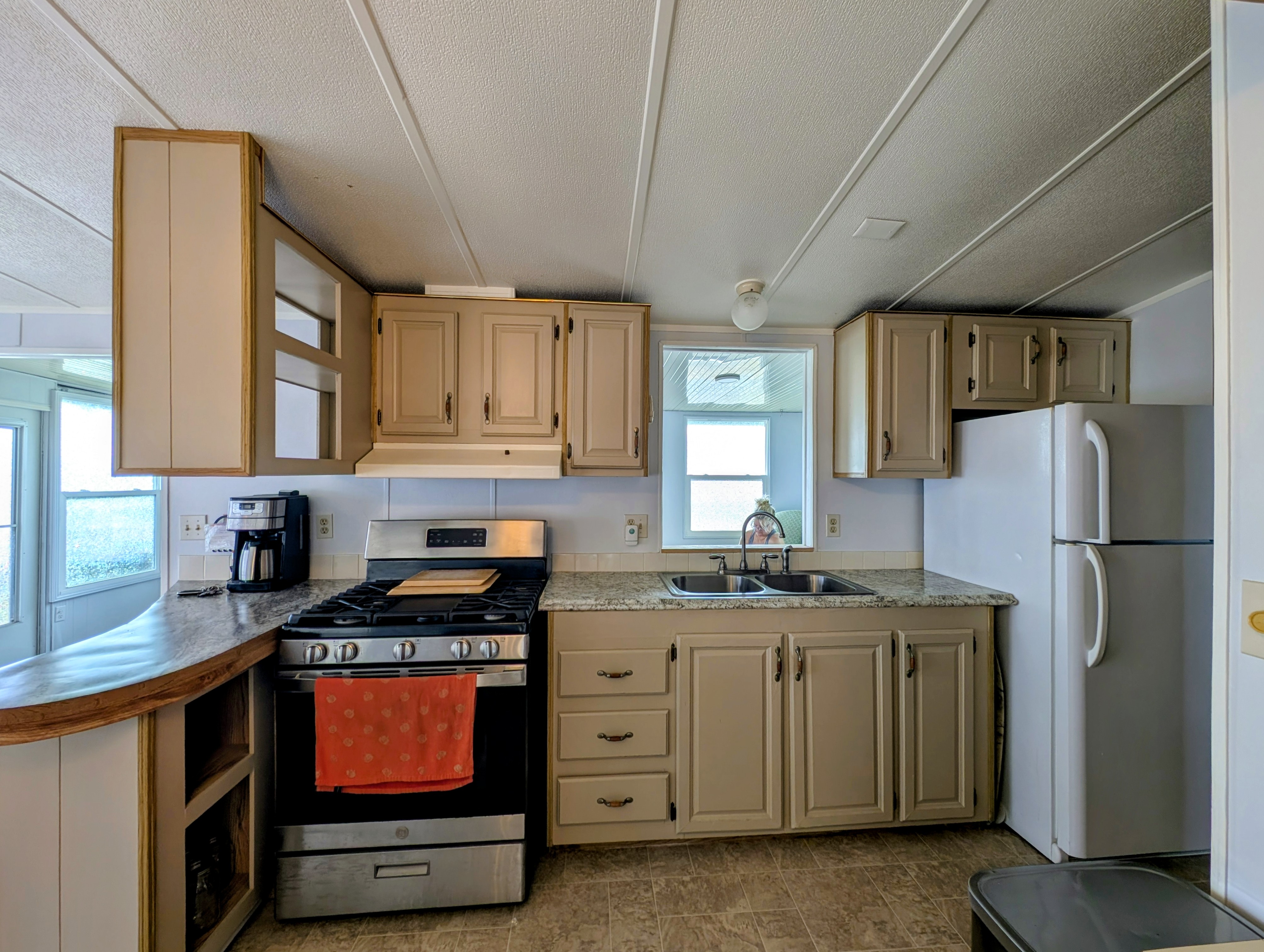 4136 Kahuna Ct, Ruskin, Florida 33570, 1 Bedroom Bedrooms, ,1 BathroomBathrooms,All - Age Mobile Home,For Sale,Kahuna Ct,4851