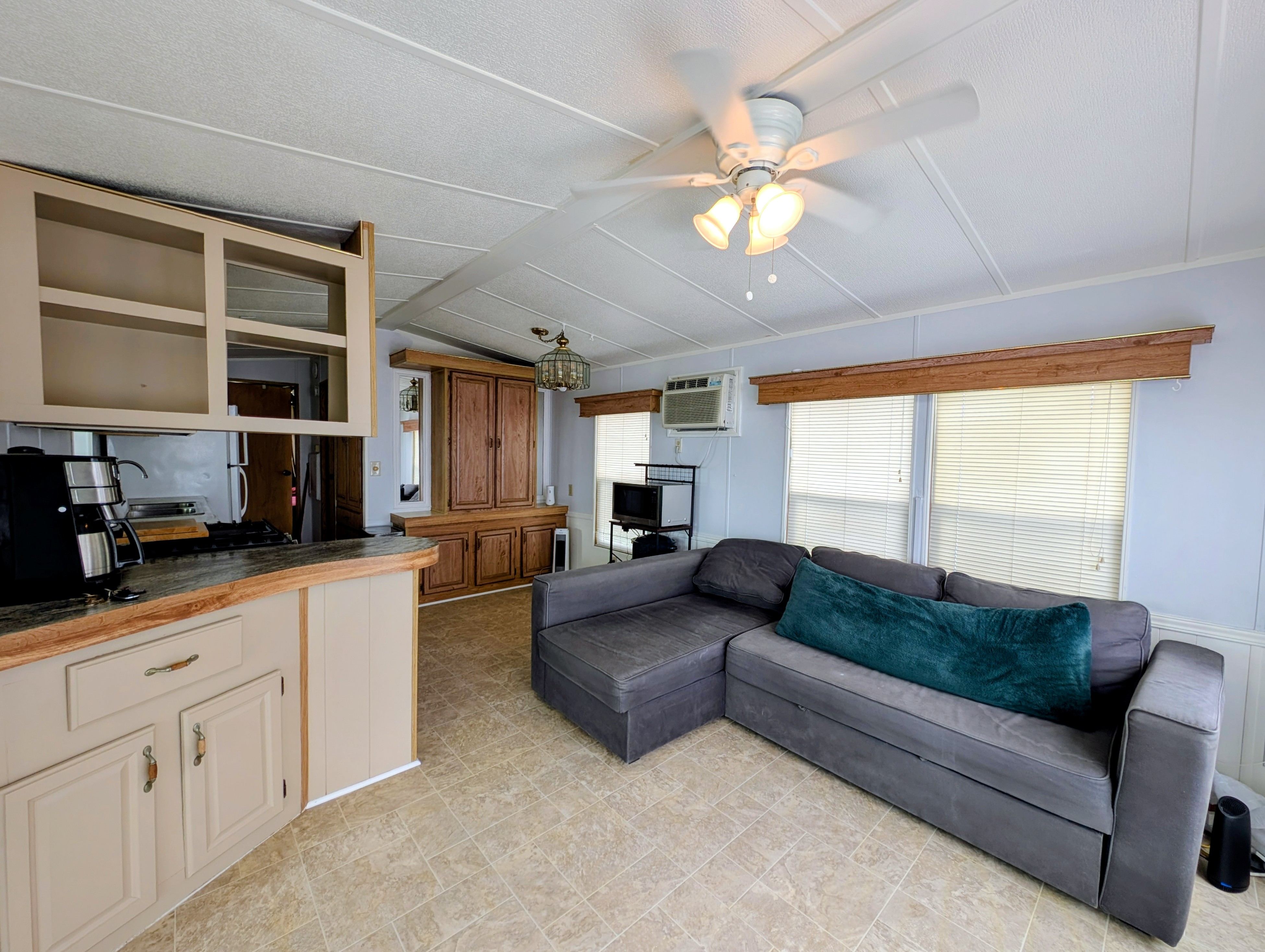 4136 Kahuna Ct, Ruskin, Florida 33570, 1 Bedroom Bedrooms, ,1 BathroomBathrooms,All - Age Mobile Home,For Sale,Kahuna Ct,4851