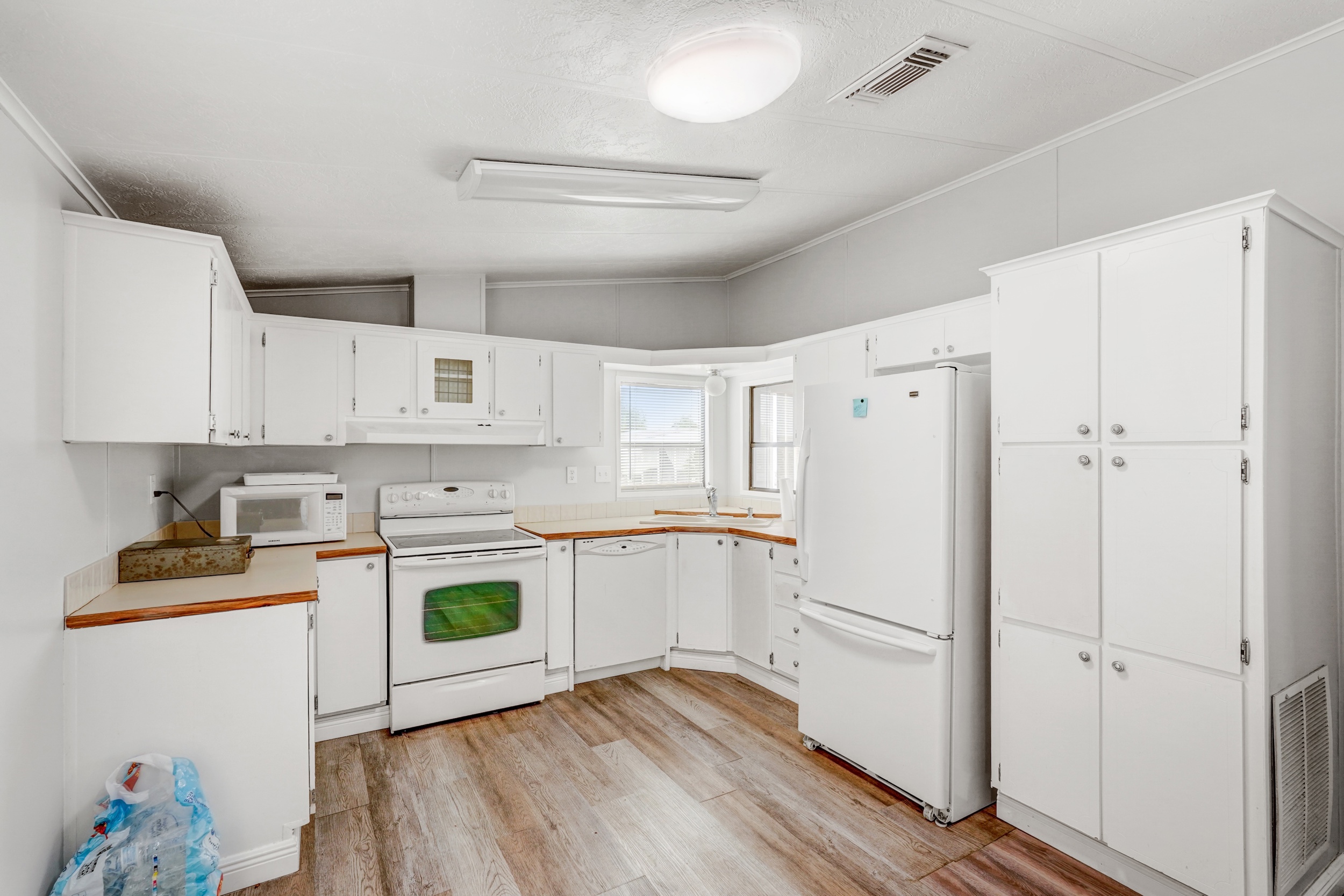 8203 Limetree Way, Ellenton, Florida 34222, 2 Bedrooms Bedrooms, ,2 BathroomsBathrooms,55-Plus Mobile Home,For Sale,Limetree Way,4860
