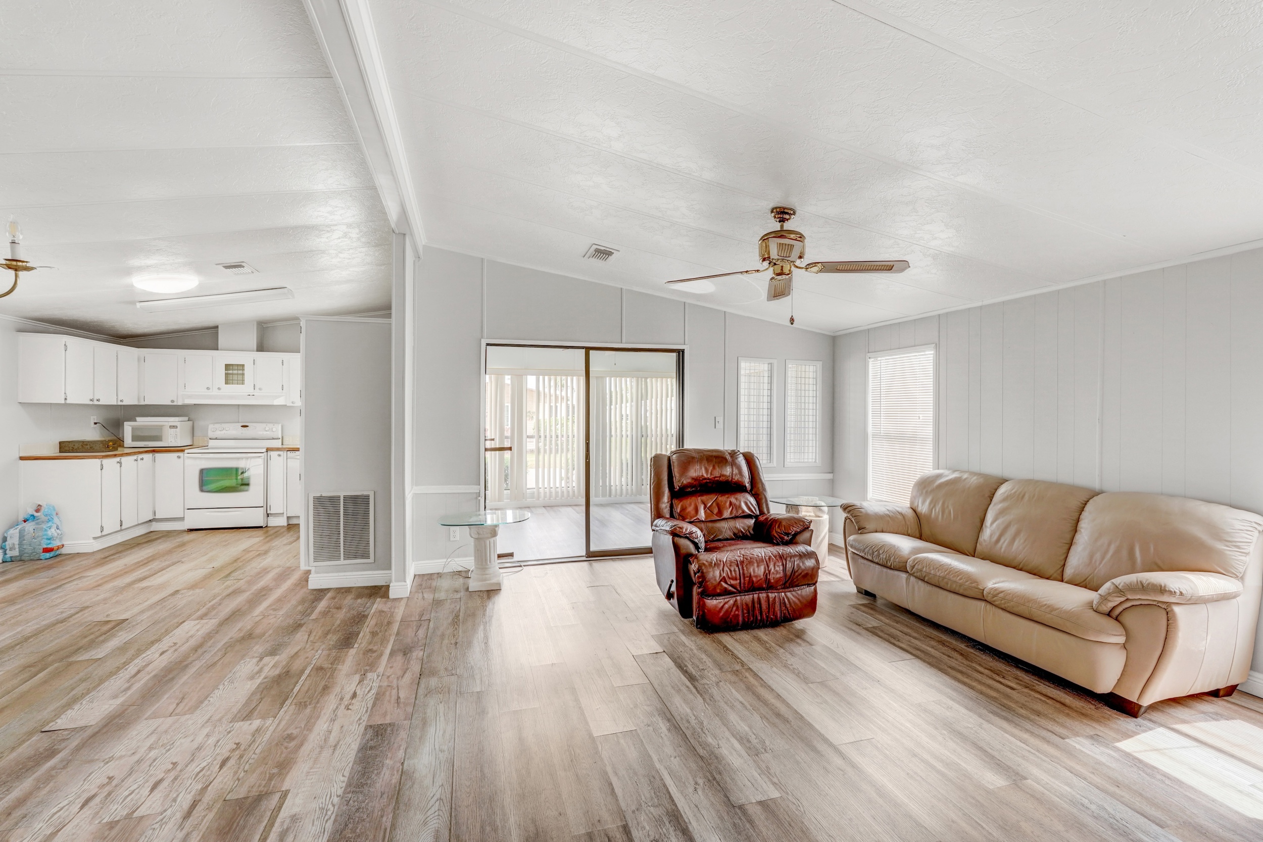 8203 Limetree Way, Ellenton, Florida 34222, 2 Bedrooms Bedrooms, ,2 BathroomsBathrooms,55-Plus Mobile Home,For Sale,Limetree Way,4860