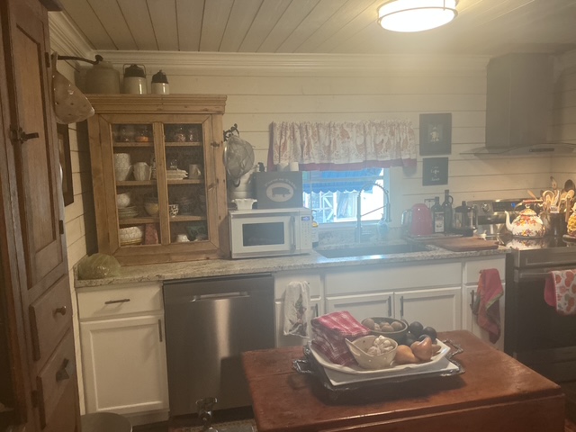 1280 Lakeview Rd, Lot 211, Clearwater, Florida 33756, 2 Bedrooms Bedrooms, ,2 BathroomsBathrooms,55-Plus Mobile Home,For Sale,Lakeview Rd, Lot 211,4863