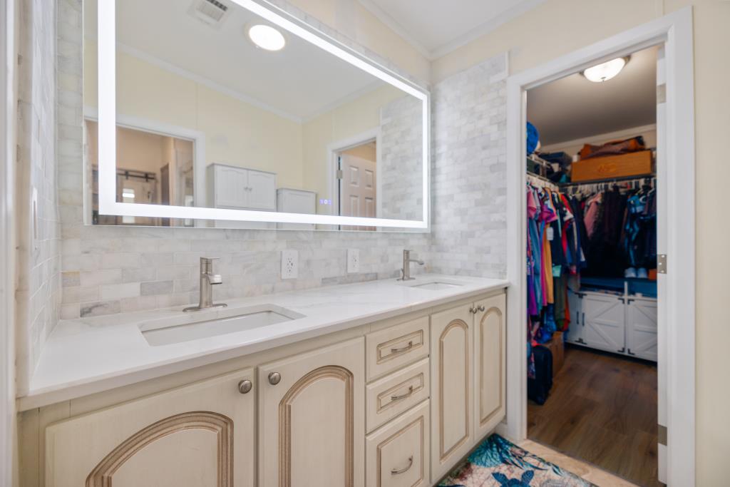 3516 Edam St, Sarasota, Florida 34234, 3 Bedrooms Bedrooms, ,2 BathroomsBathrooms,55-Plus Mobile Home,For Sale,Edam St,4887