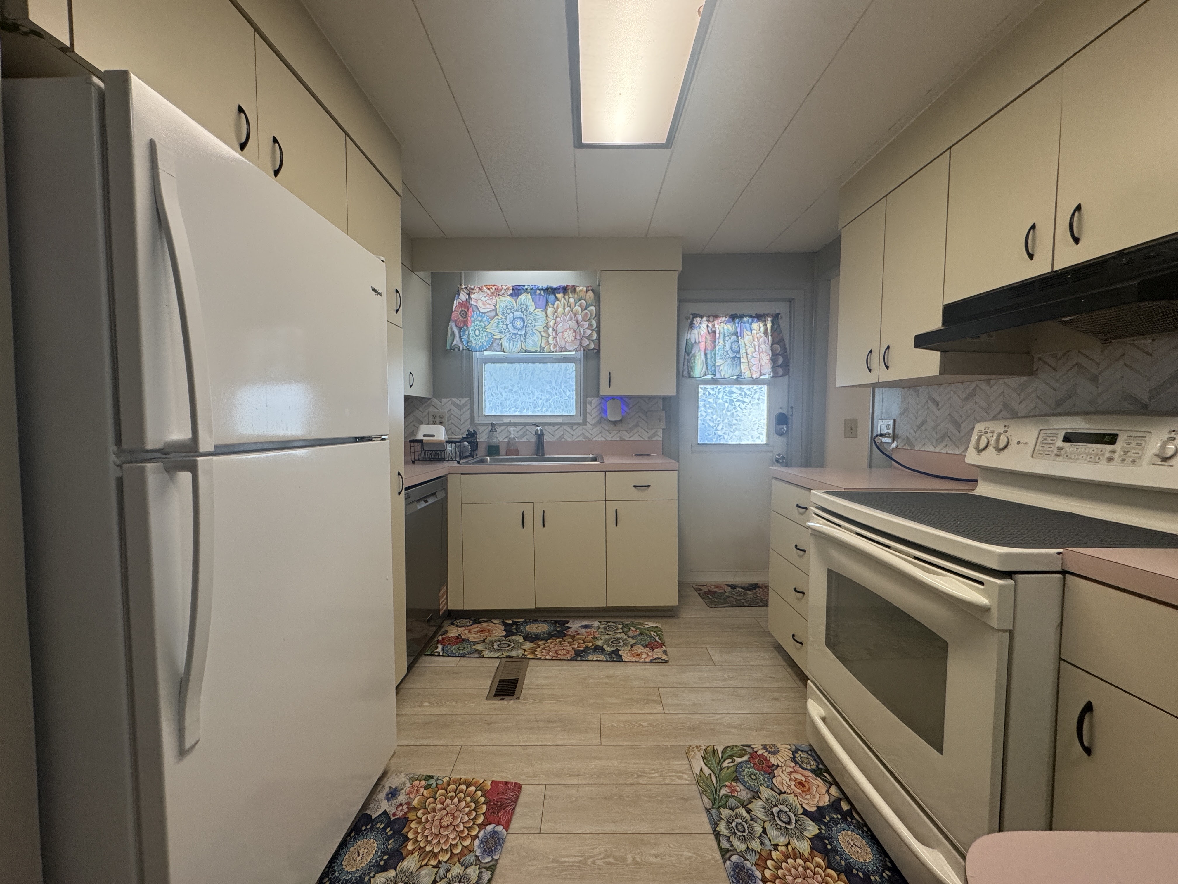 3906 Voorne St, Sarasota, Florida 34234, 2 Bedrooms Bedrooms, ,2 BathroomsBathrooms,55-Plus Mobile Home,For Sale,Voorne St,4888