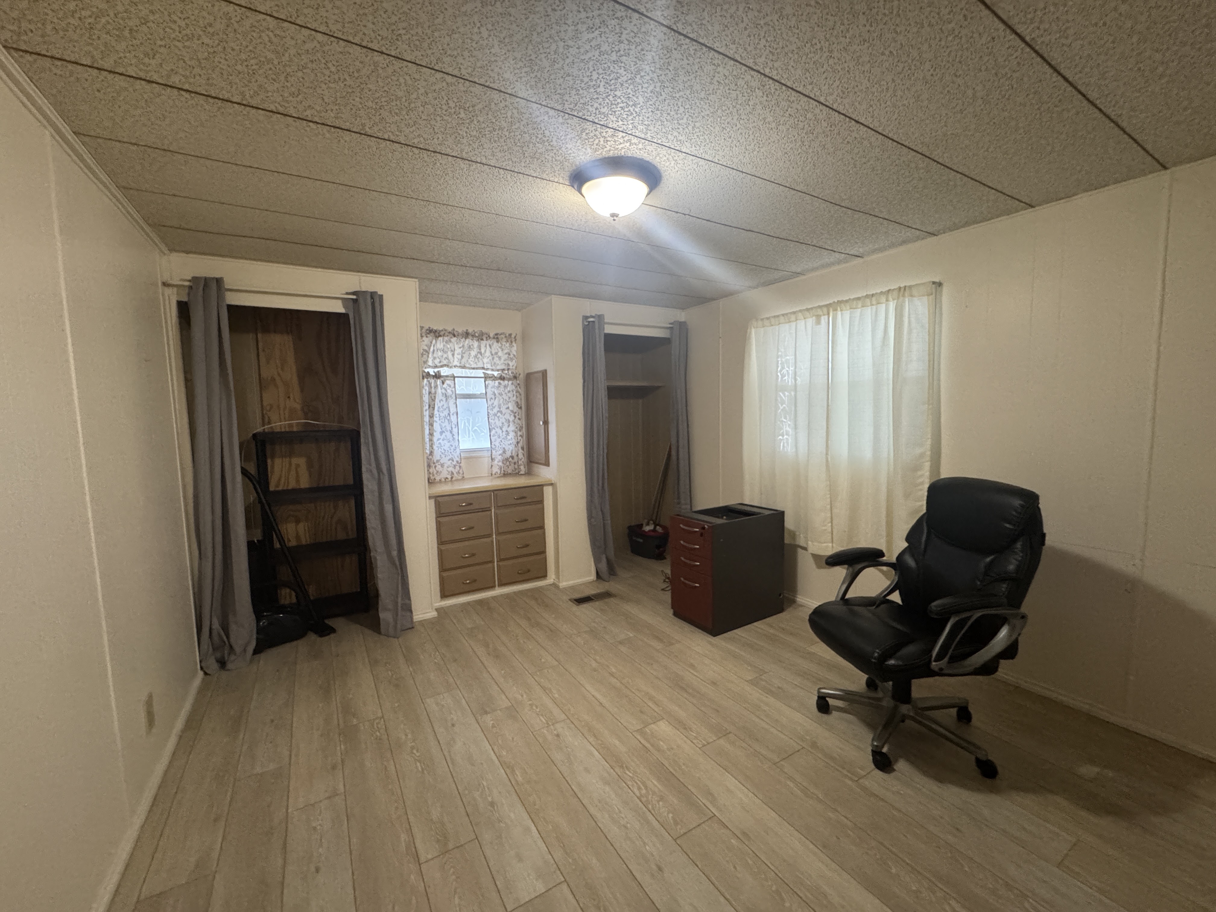 3906 Voorne St, Sarasota, Florida 34234, 2 Bedrooms Bedrooms, ,2 BathroomsBathrooms,55-Plus Mobile Home,For Sale,Voorne St,4888
