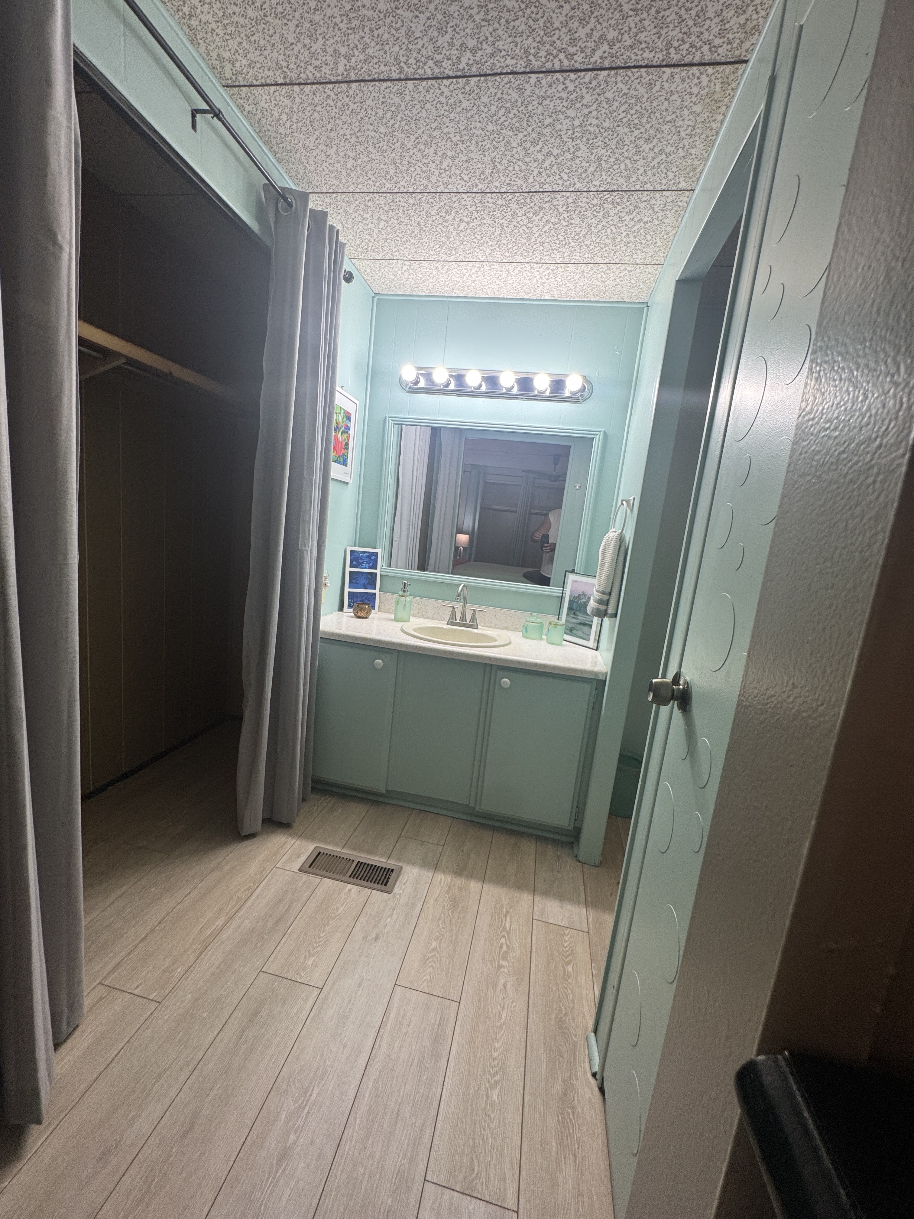 3906 Voorne St, Sarasota, Florida 34234, 2 Bedrooms Bedrooms, ,2 BathroomsBathrooms,55-Plus Mobile Home,For Sale,Voorne St,4888