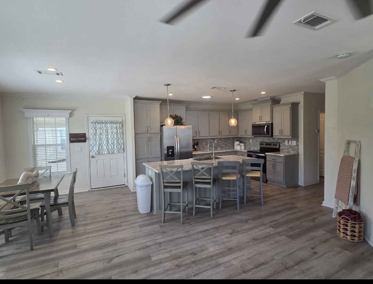 2072 Casita Dr, Sarasota, Florida 34234, 2 Bedrooms Bedrooms, ,2 BathroomsBathrooms,55-Plus Mobile Home,For Sale,Casita Dr,4889
