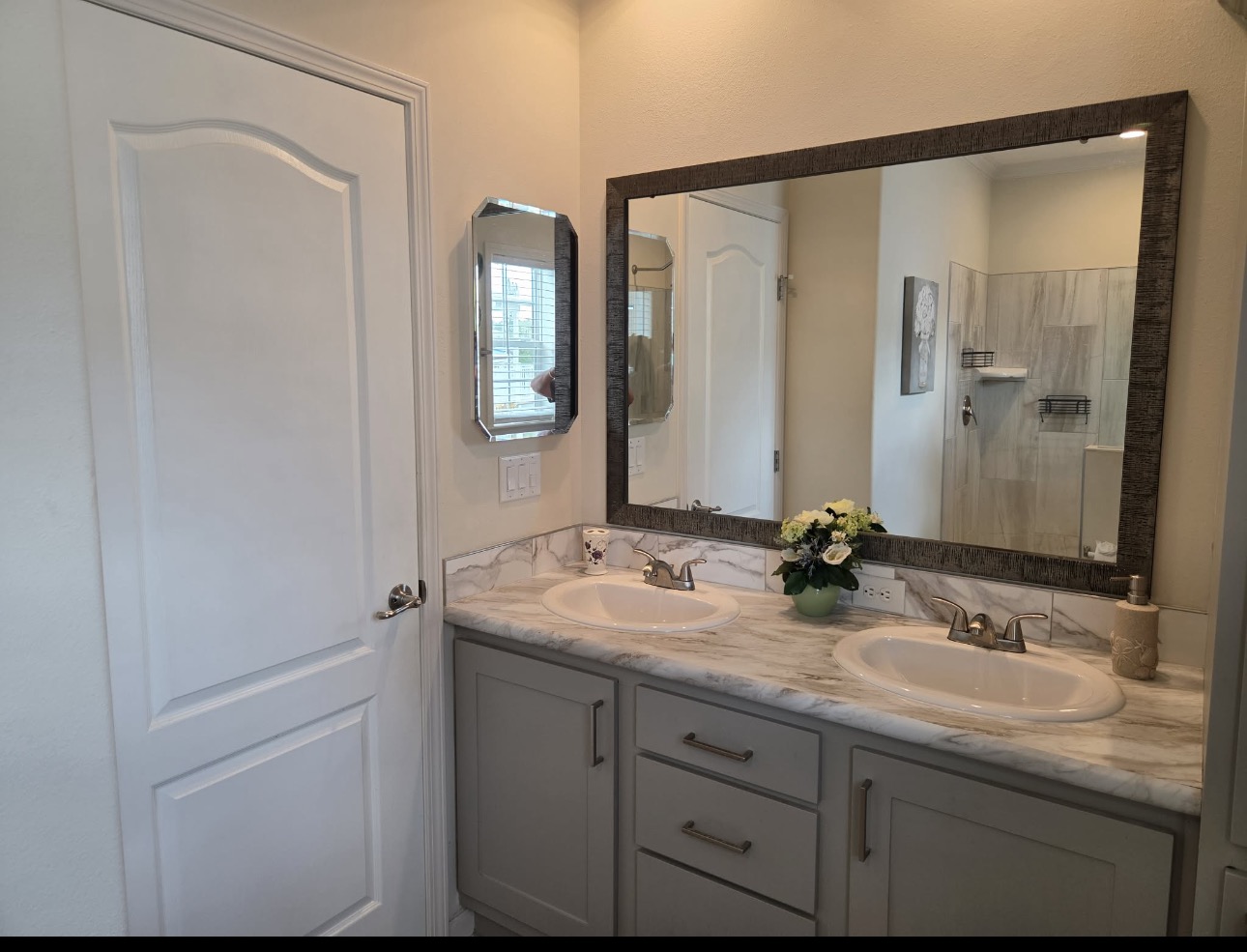 2072 Casita Dr, Sarasota, Florida 34234, 2 Bedrooms Bedrooms, ,2 BathroomsBathrooms,55-Plus Mobile Home,For Sale,Casita Dr,4889
