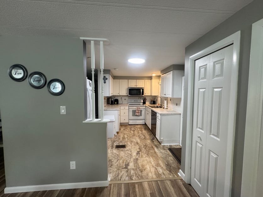 168 Poinciana Dr, Ellenton, Florida 34222, 2 Bedrooms Bedrooms, ,2 BathroomsBathrooms,55-Plus Mobile Home,For Sale,Poinciana Dr,4906